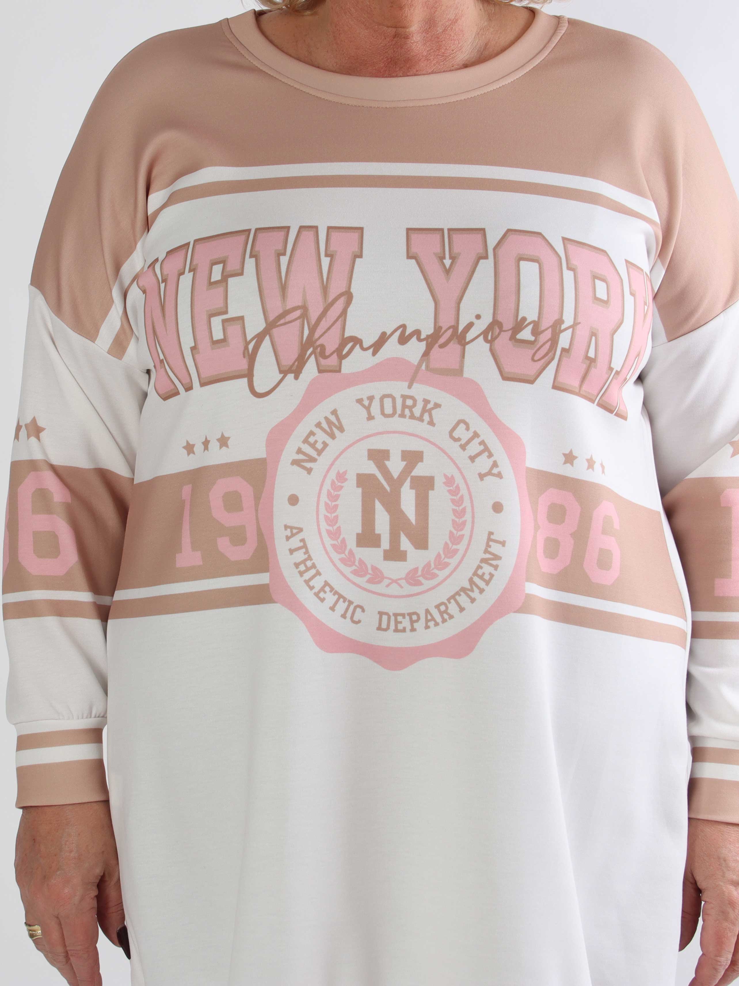 Rosaria - Plus size joggingklänning med New York-motiv på bröstet