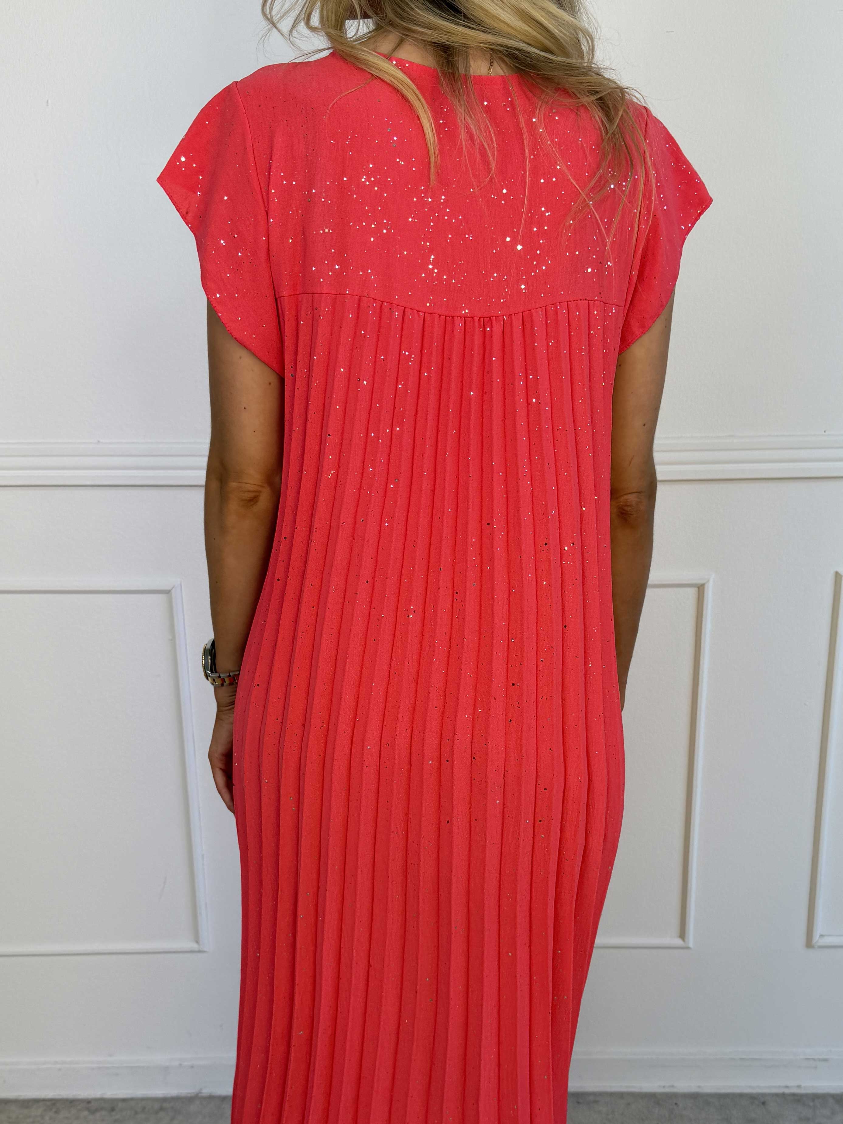 Nancy Glitter - Lång plus size klänning med veck och fickor