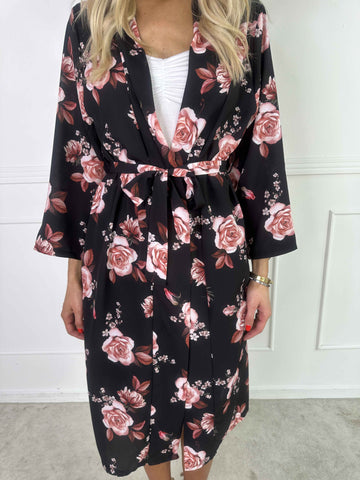 Agate - Söt kimono med rosor