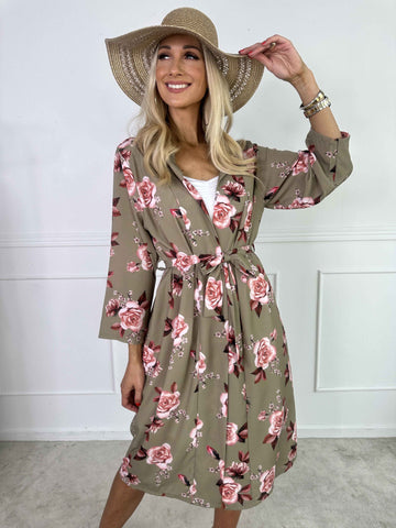 Agate - Söt kimono med rosor