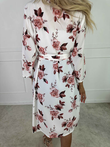 Agate - Söt kimono med rosor