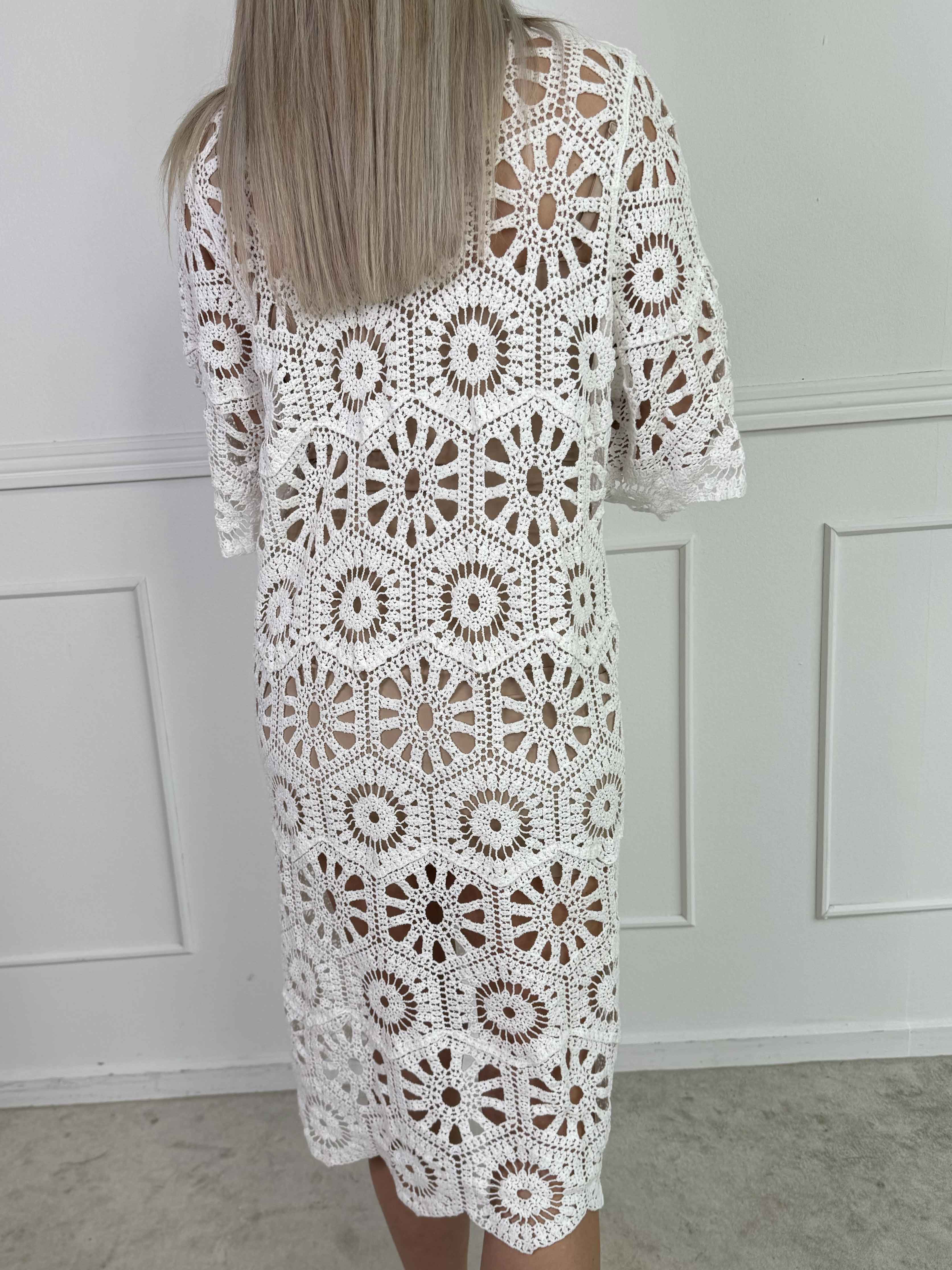 Mabel - Söt virkad klänning i bomull