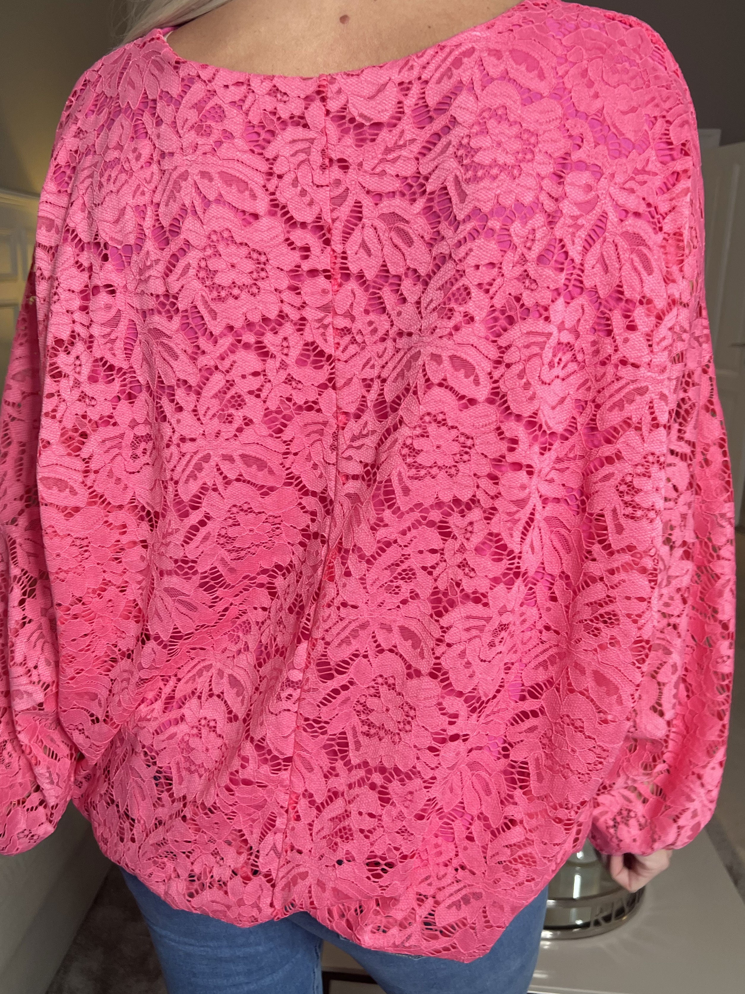 Destiny Lace - Spetsblus med fladdermusärmar