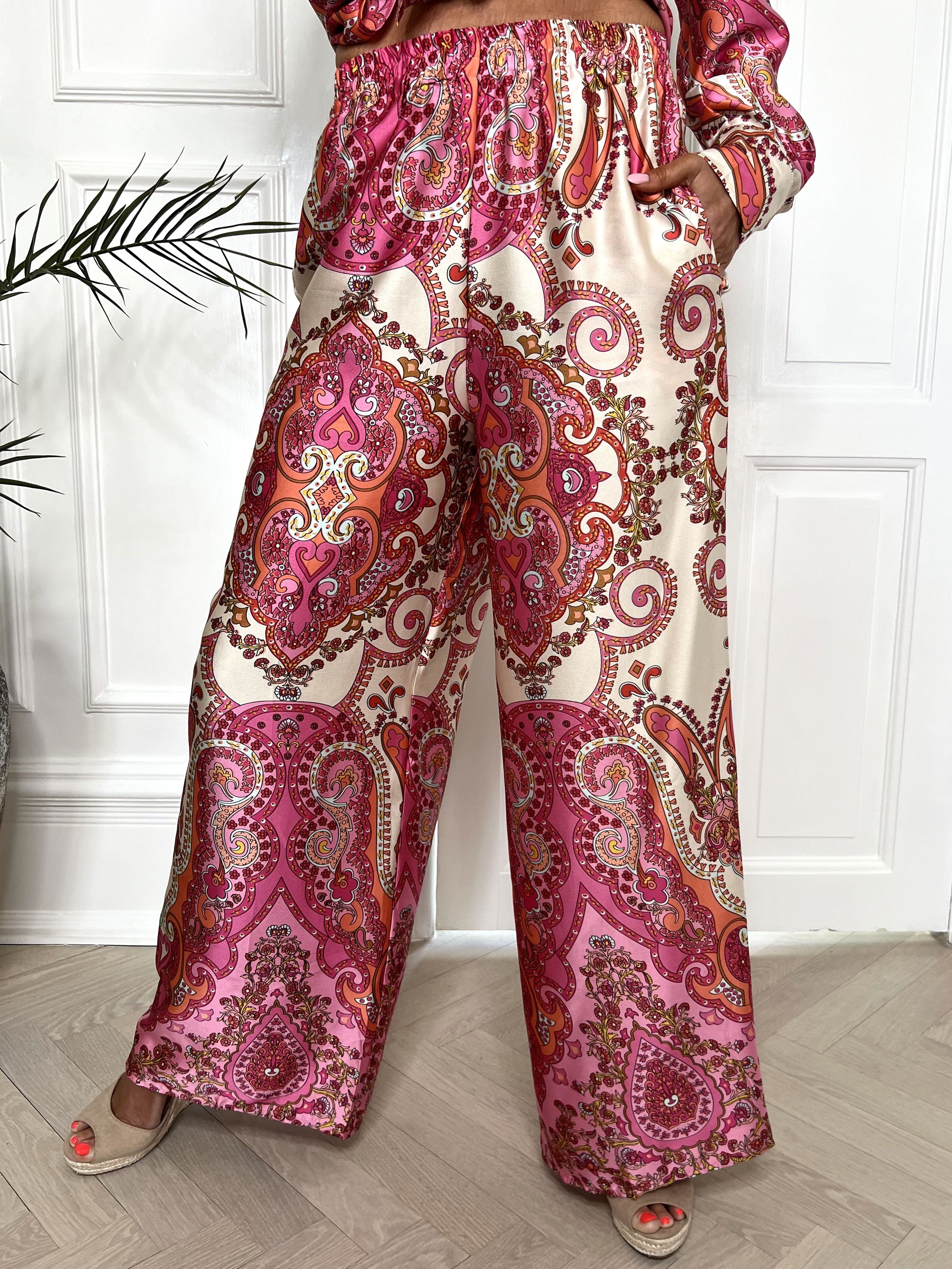 Mali Pants - Paisleymönstrade byxor i silkelook