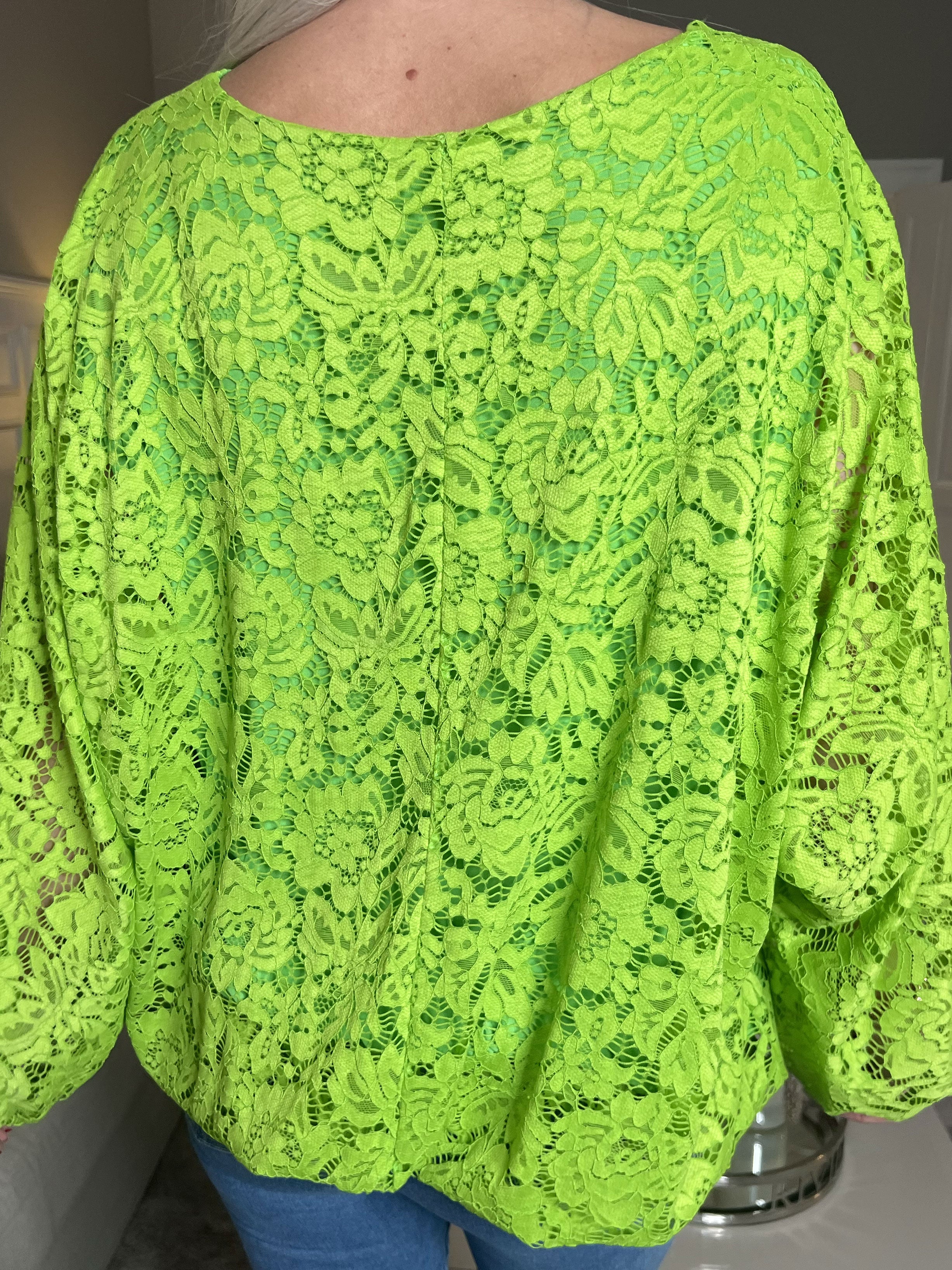 Destiny Lace - Spetsblus med fladdermusärmar