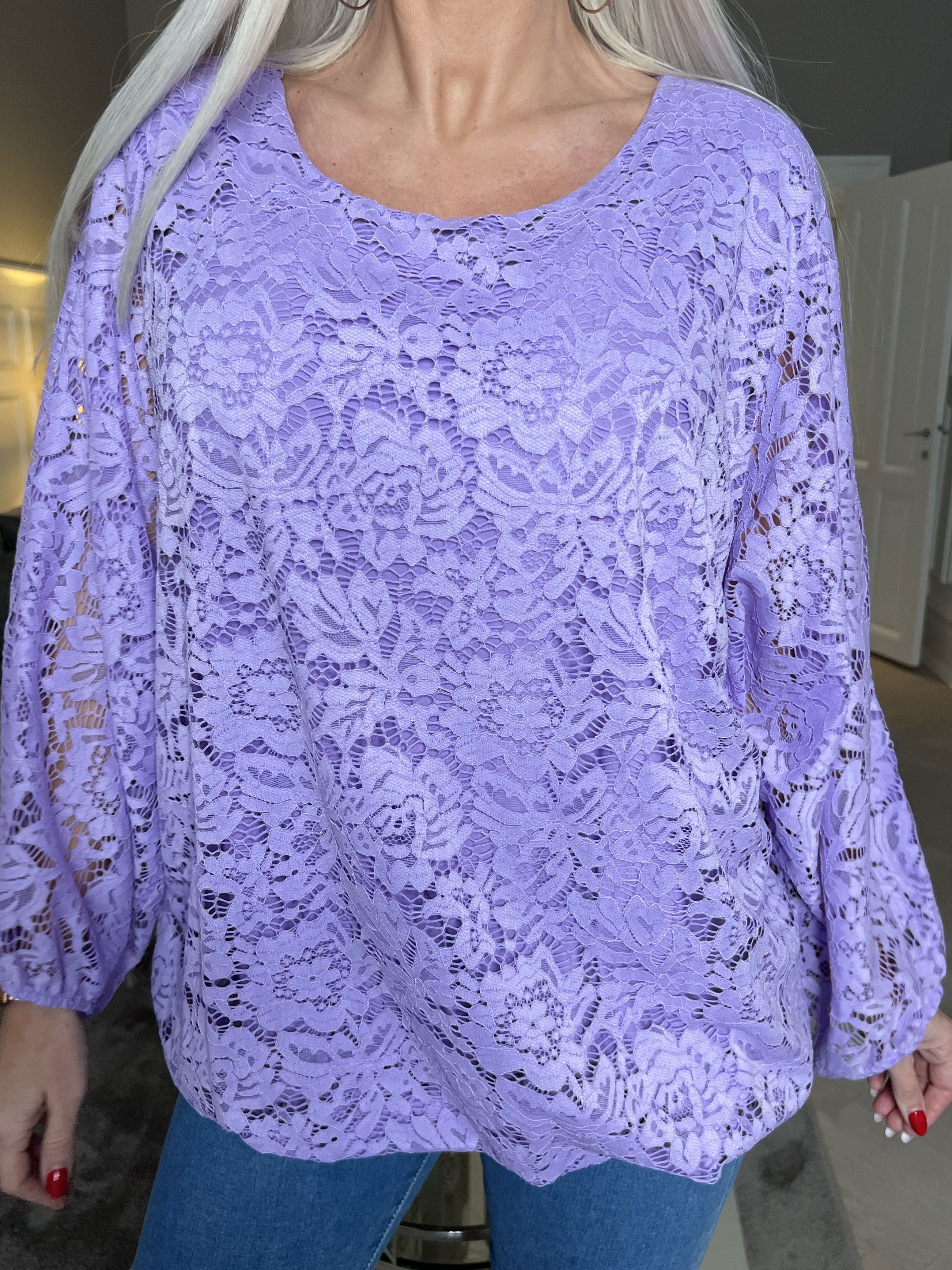 Destiny Lace - Spetsblus med fladdermusärmar