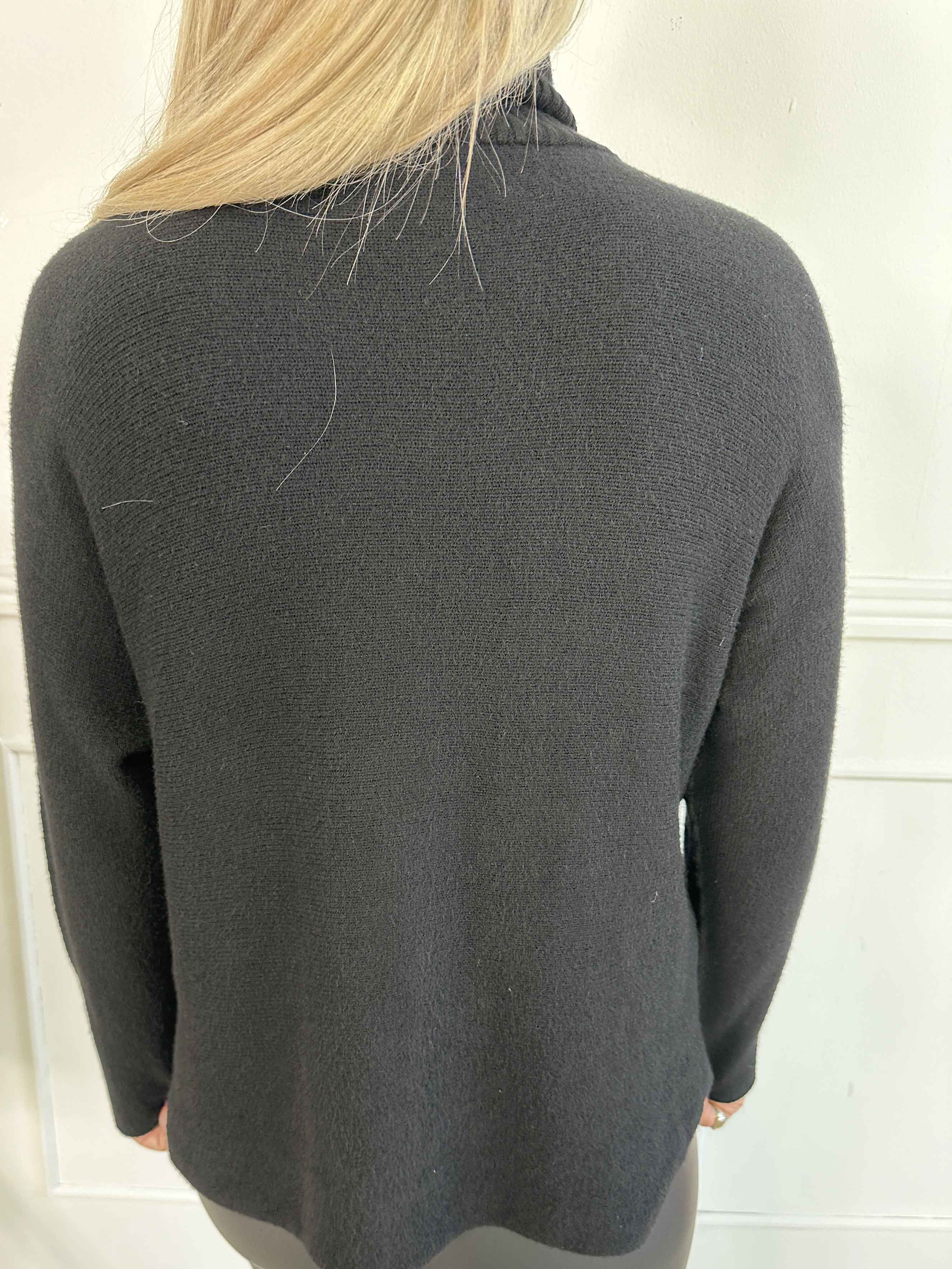 Sasha - Blød og simpel strikbluse med rullekrave