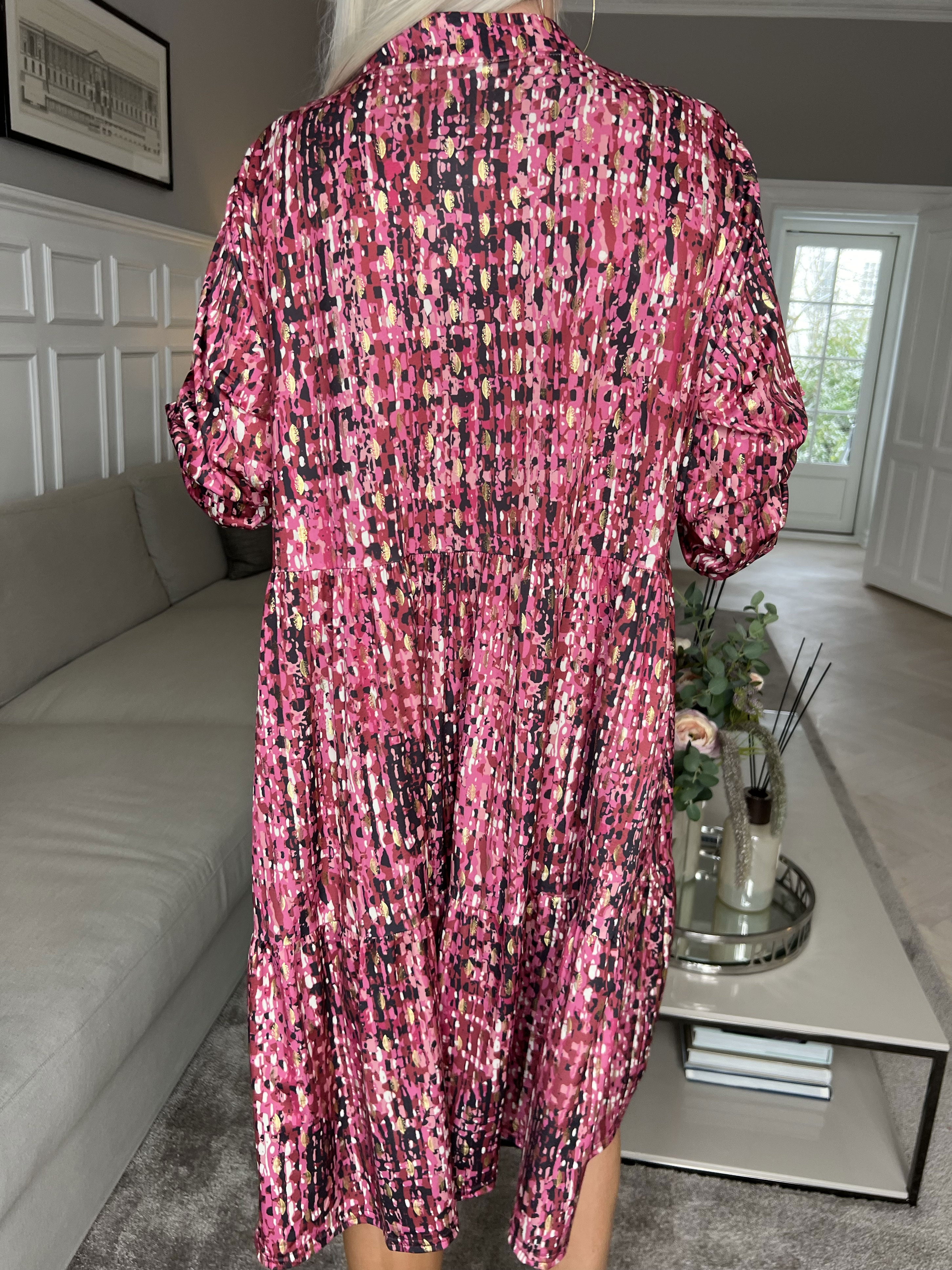 Milano Pattern Midi - Mönstrad klänning med lager på lager look