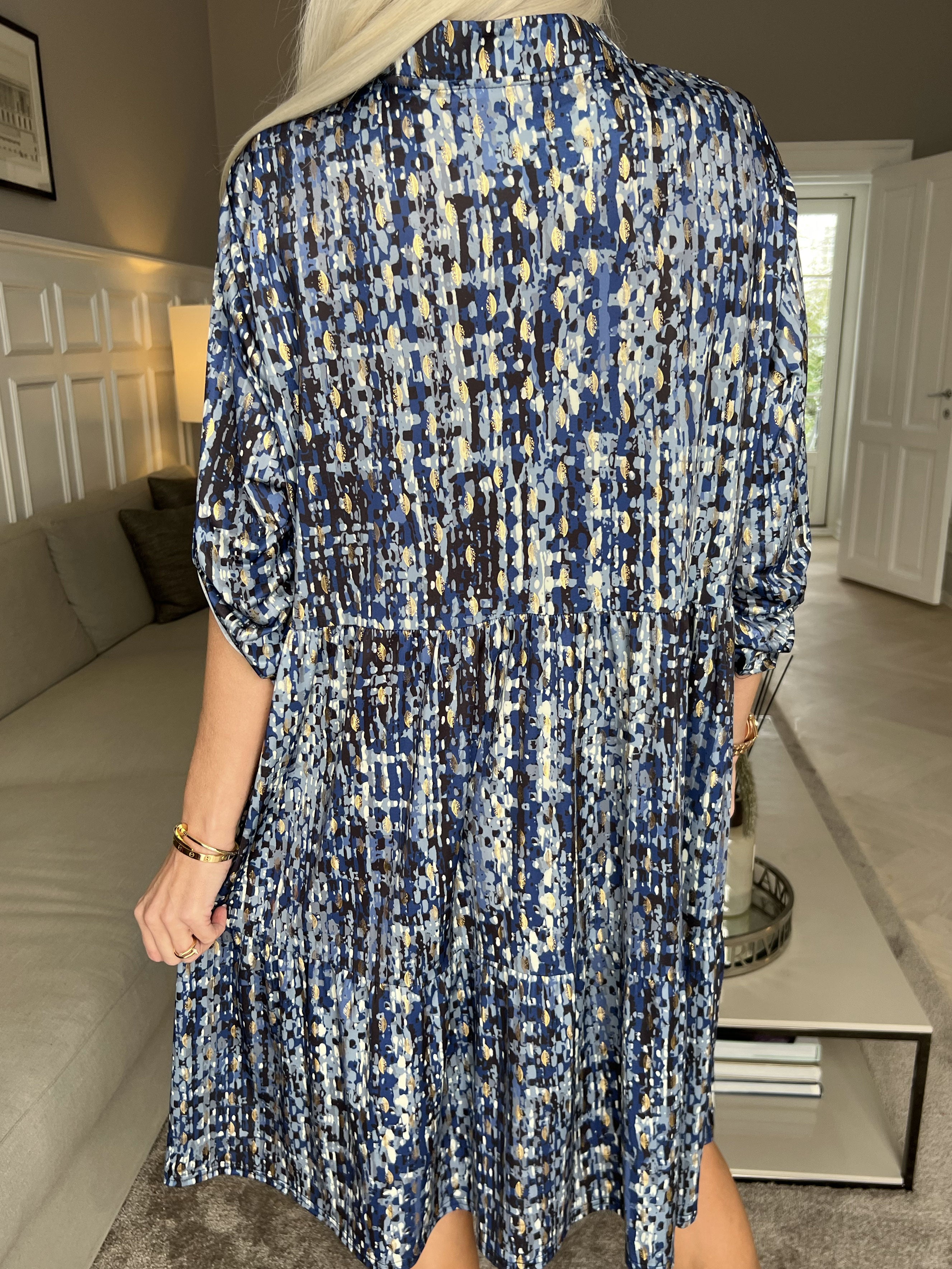 Milano Pattern Midi - Mönstrad klänning med lager på lager look