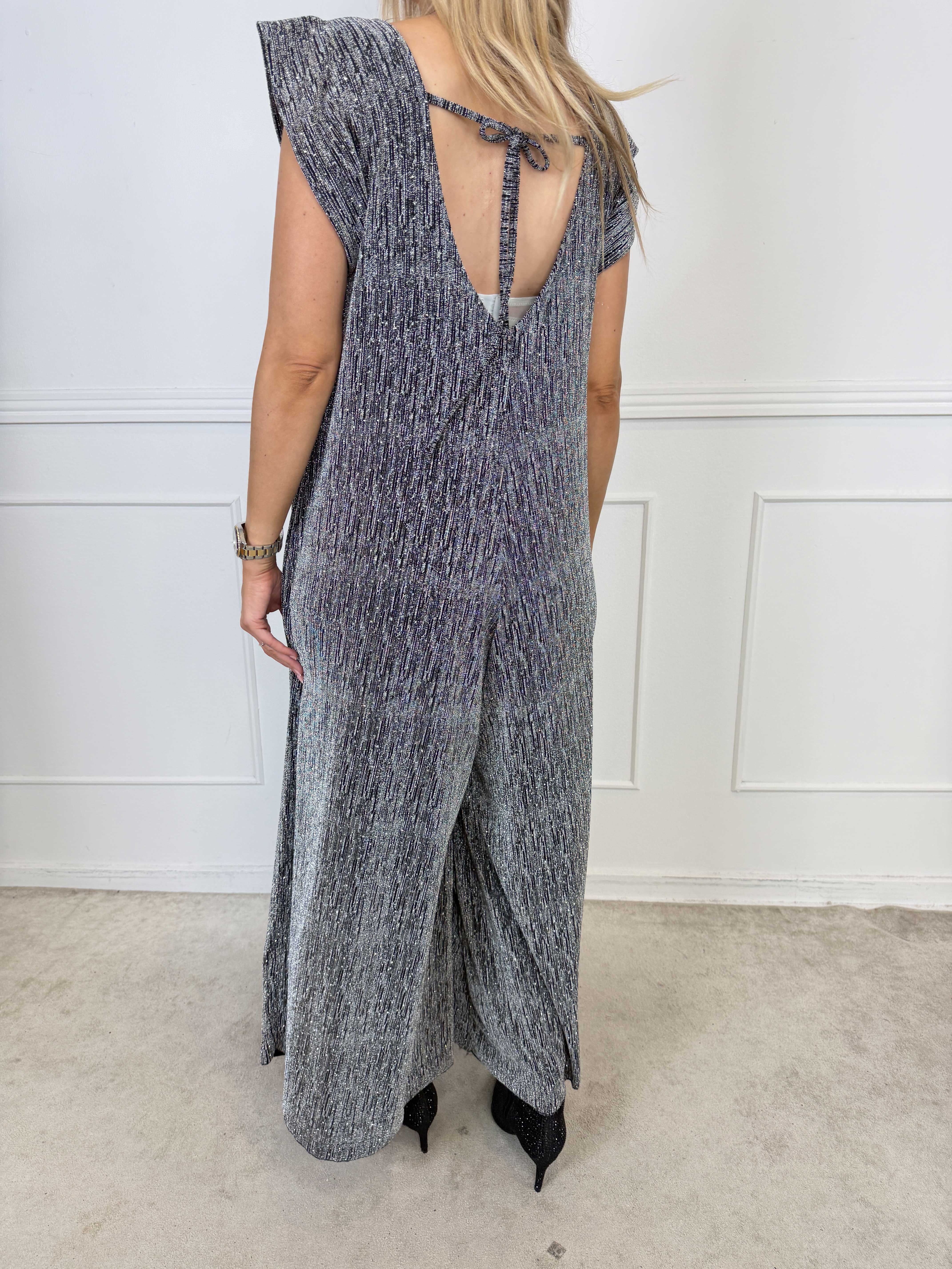 Nicole - Jumpsuit med vida ben, glittrande trådar, fina strass och söta volangärmar