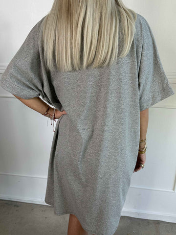 Mintu Dress - T-shirtklänning i bomull med similisten