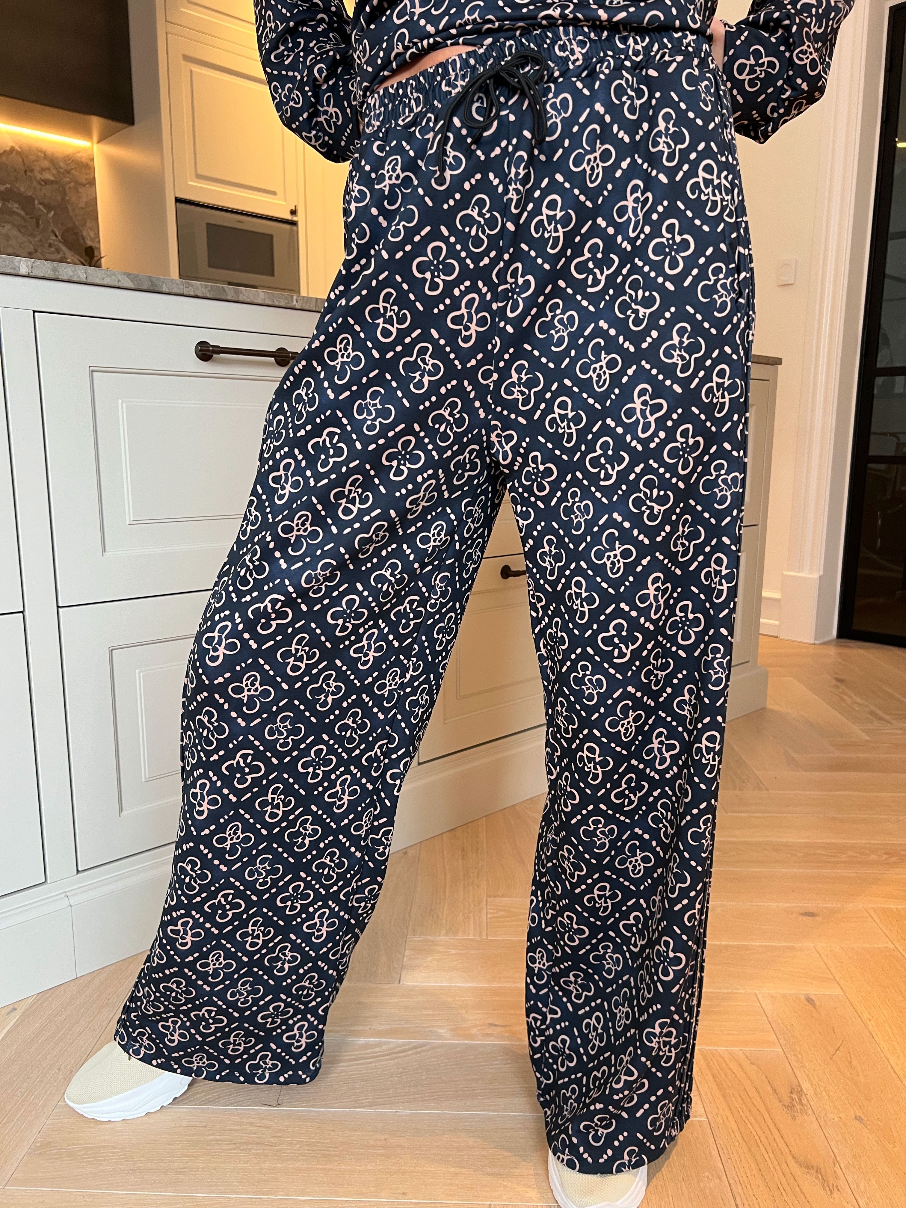 Dream Pattern - Träningsoverall i viskos med trendigt mönster, gulddetaljer och ribbade kanter