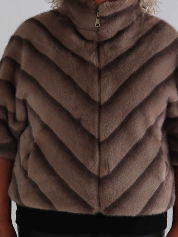 Torrey - Elegant plus size faux fur jakke i lys beige med 3/4 ærmer