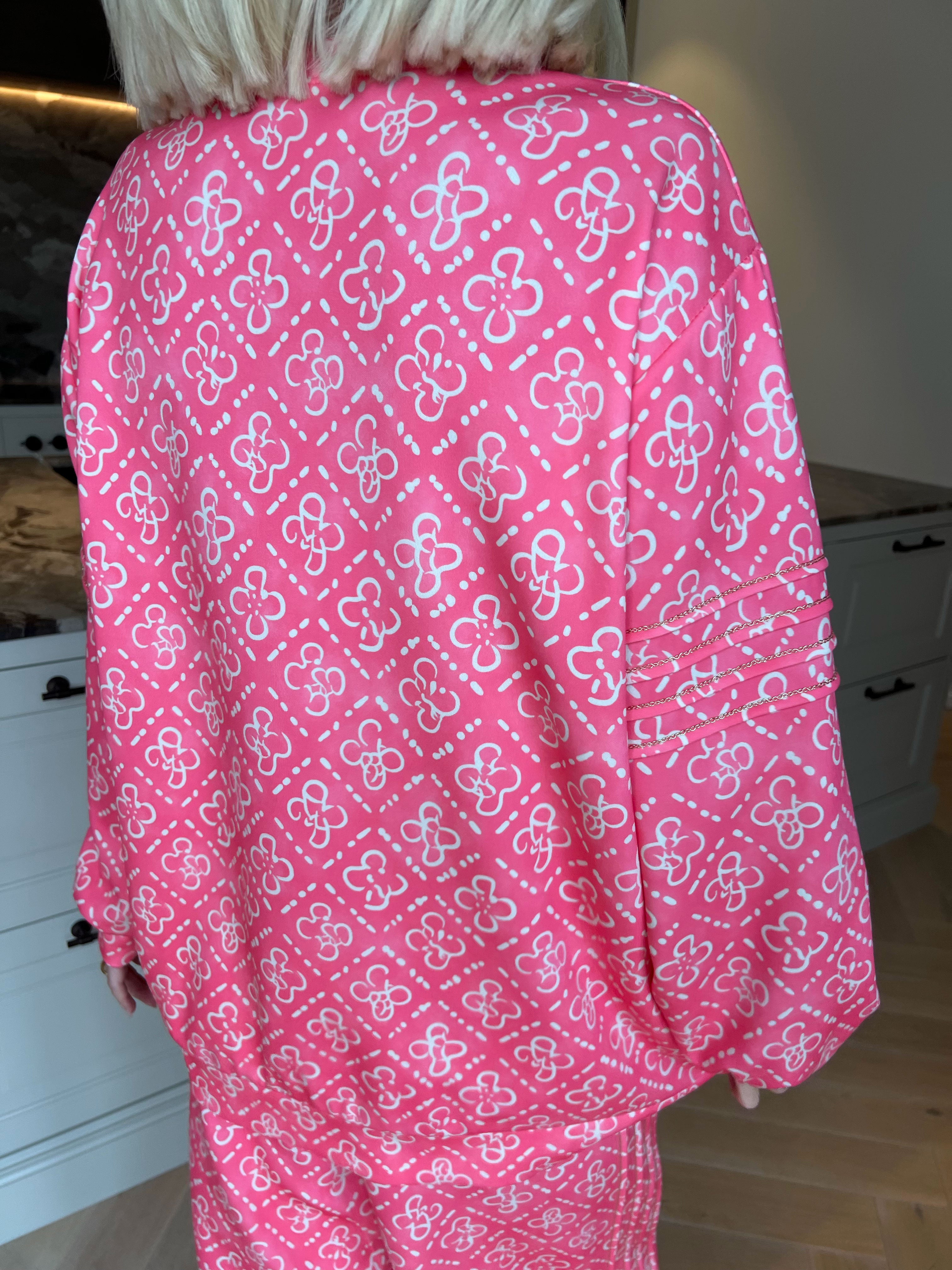 Dream Pattern - Plus size träningsoverall i viskos med trendigt mönster och gulddetaljer