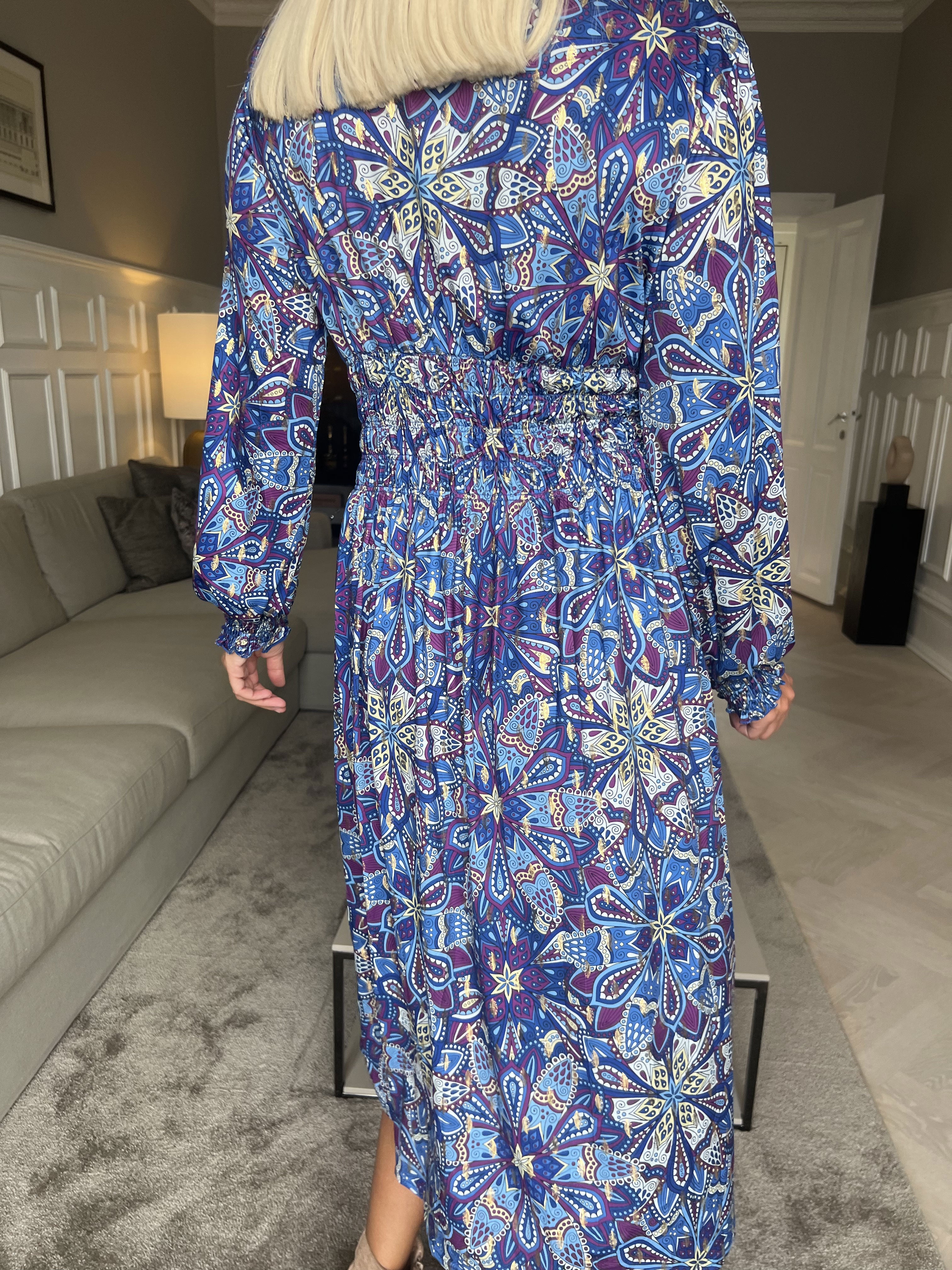 Pams Multi Midi L/S - Elastisk klänning i skrynkelfritt tyg med långa ärmar