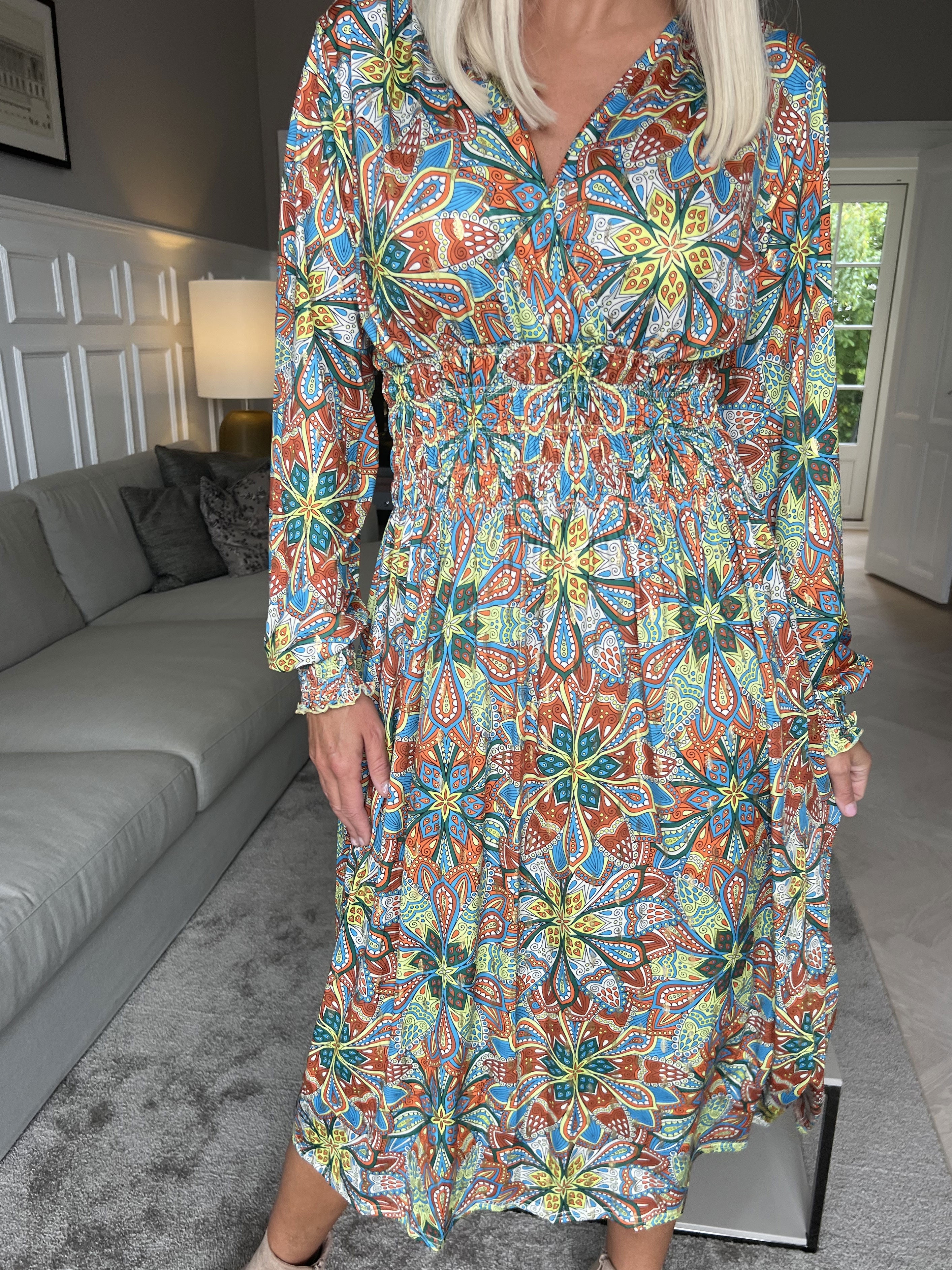 Pams Multi Midi L/S - Elastisk klänning i skrynkelfritt tyg med långa ärmar