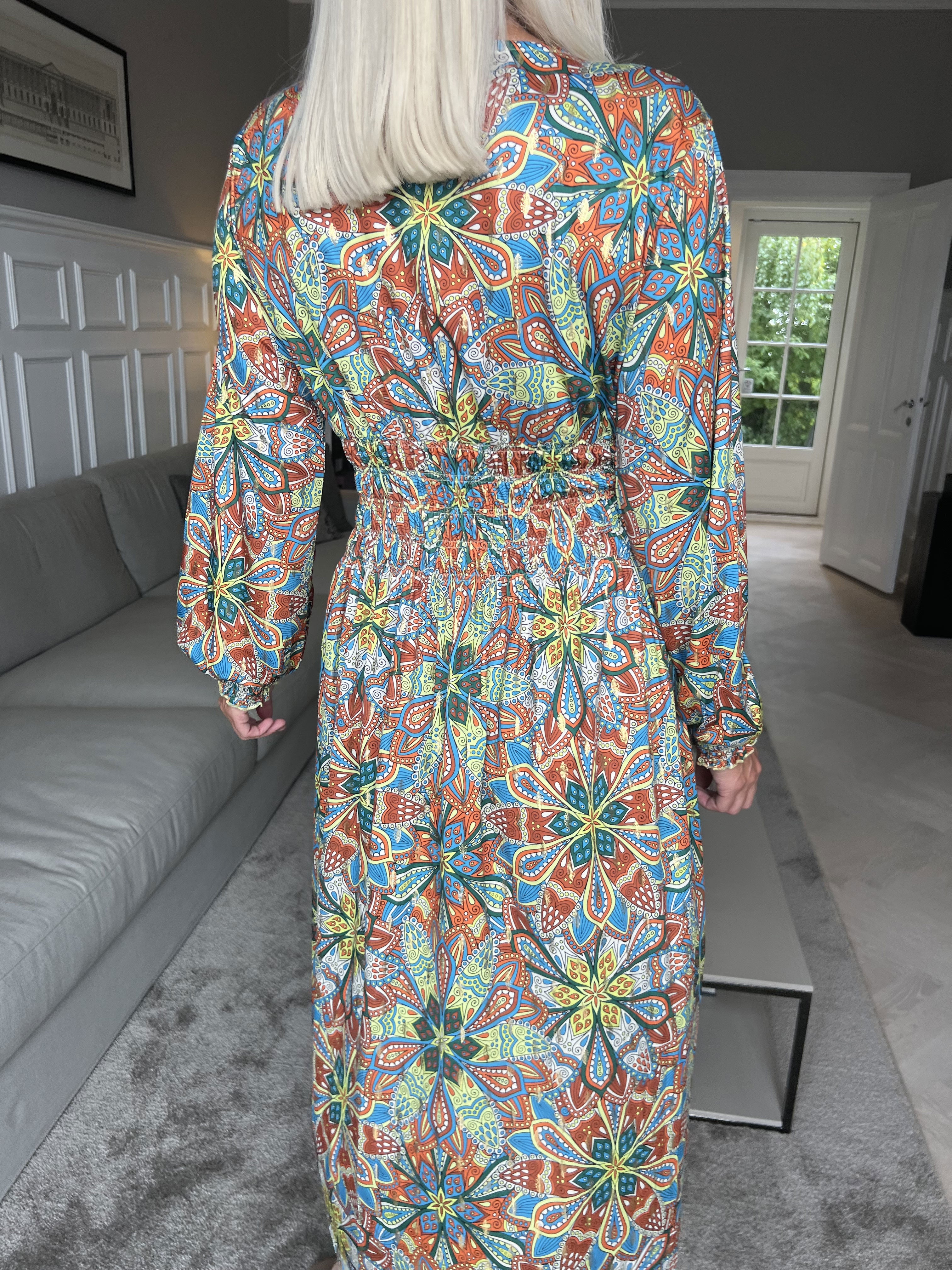 Pams Multi Midi L/S - Elastisk klänning i skrynkelfritt tyg med långa ärmar