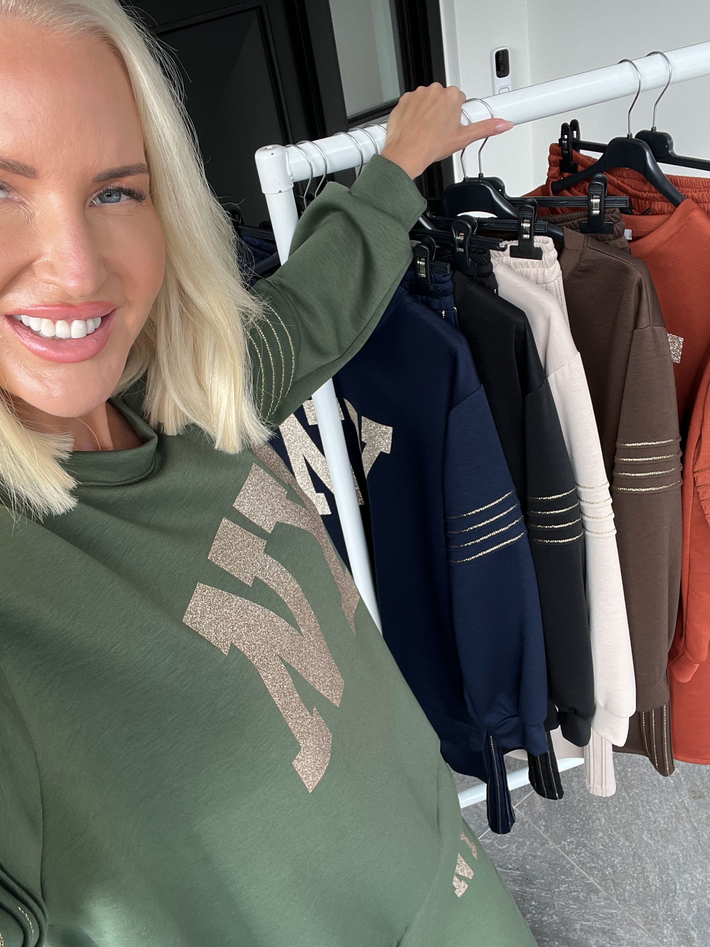 Dream NY – Plus size träningsoverall i viskos med glittrig ”NEW YORK”-text på framsidan