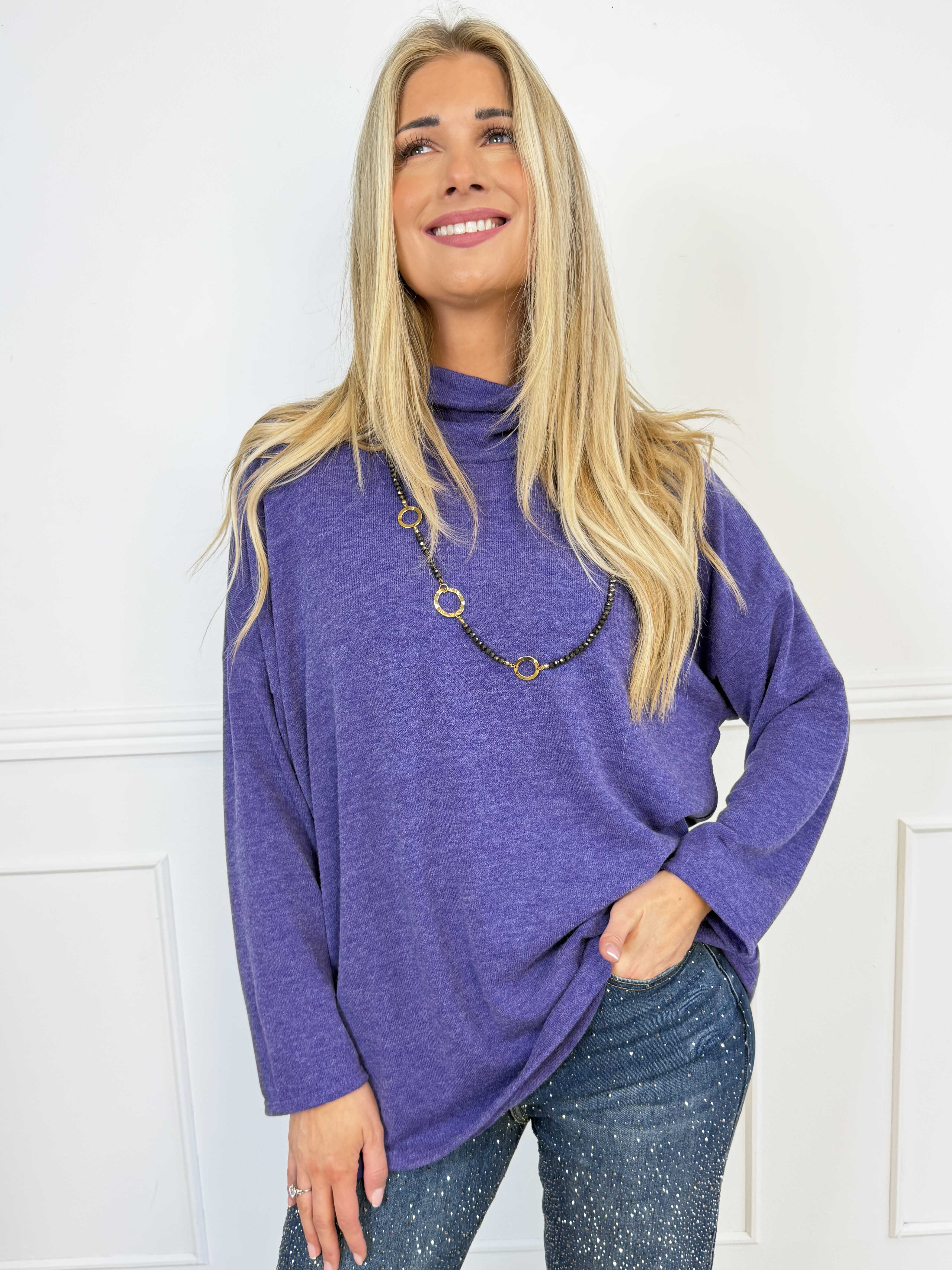 Ida - Mjuk och lätt stickad tröja i viskos med elegant hög hals och en stilren look