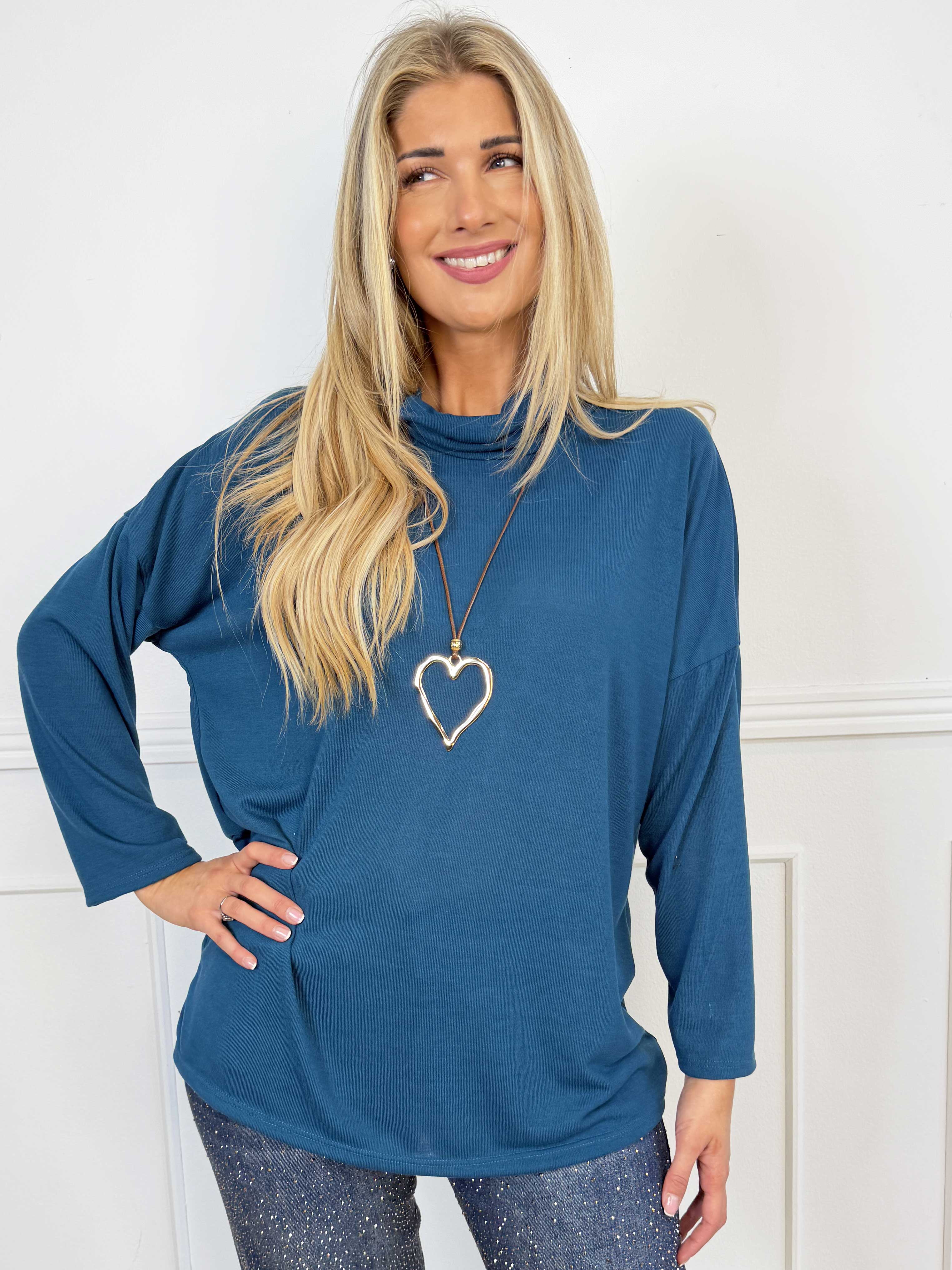 Ida - Mjuk och lätt stickad tröja i viskos med elegant hög hals och en stilren look