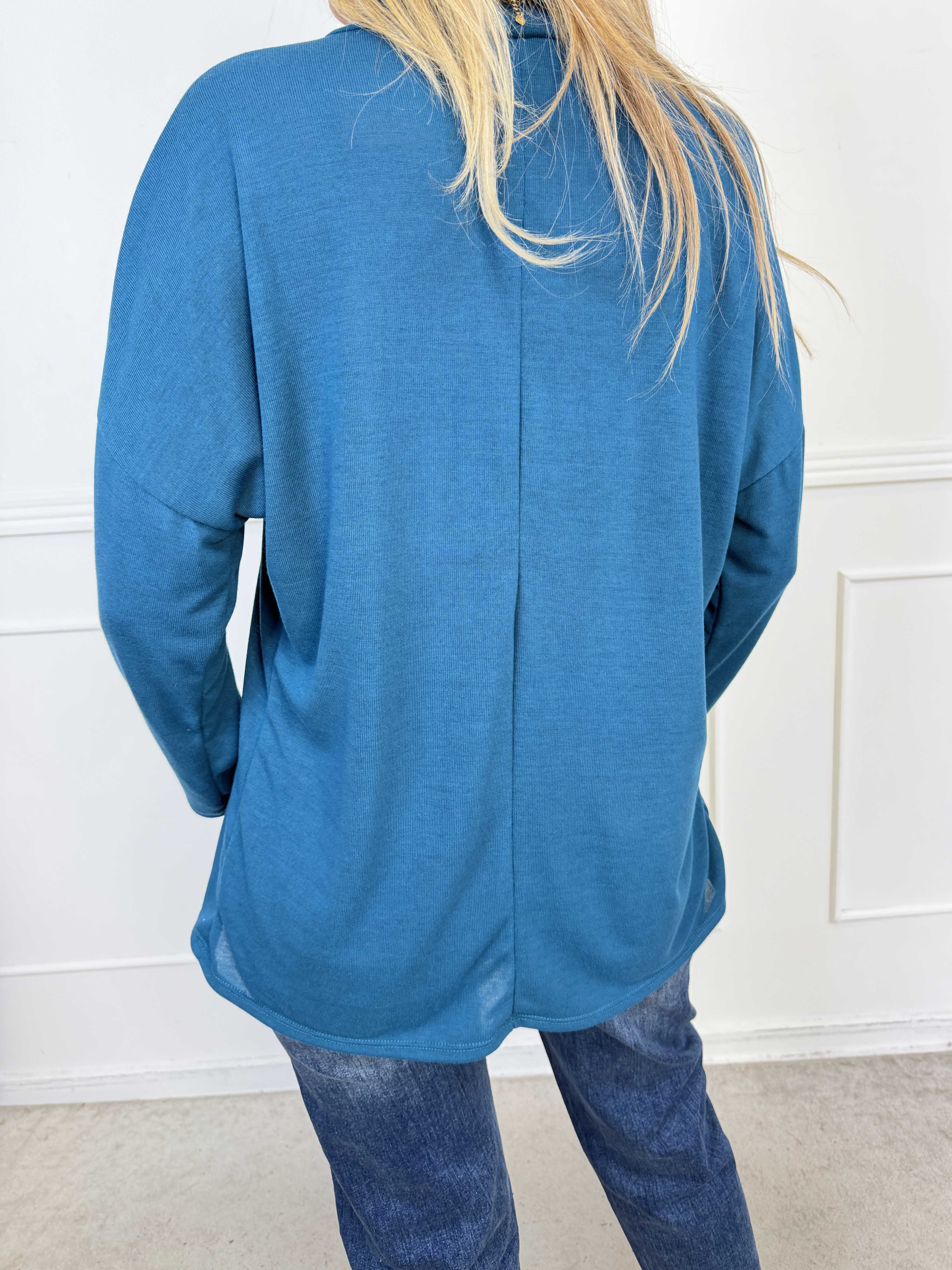 Ida - Mjuk och lätt stickad tröja i viskos med elegant hög hals och en stilren look