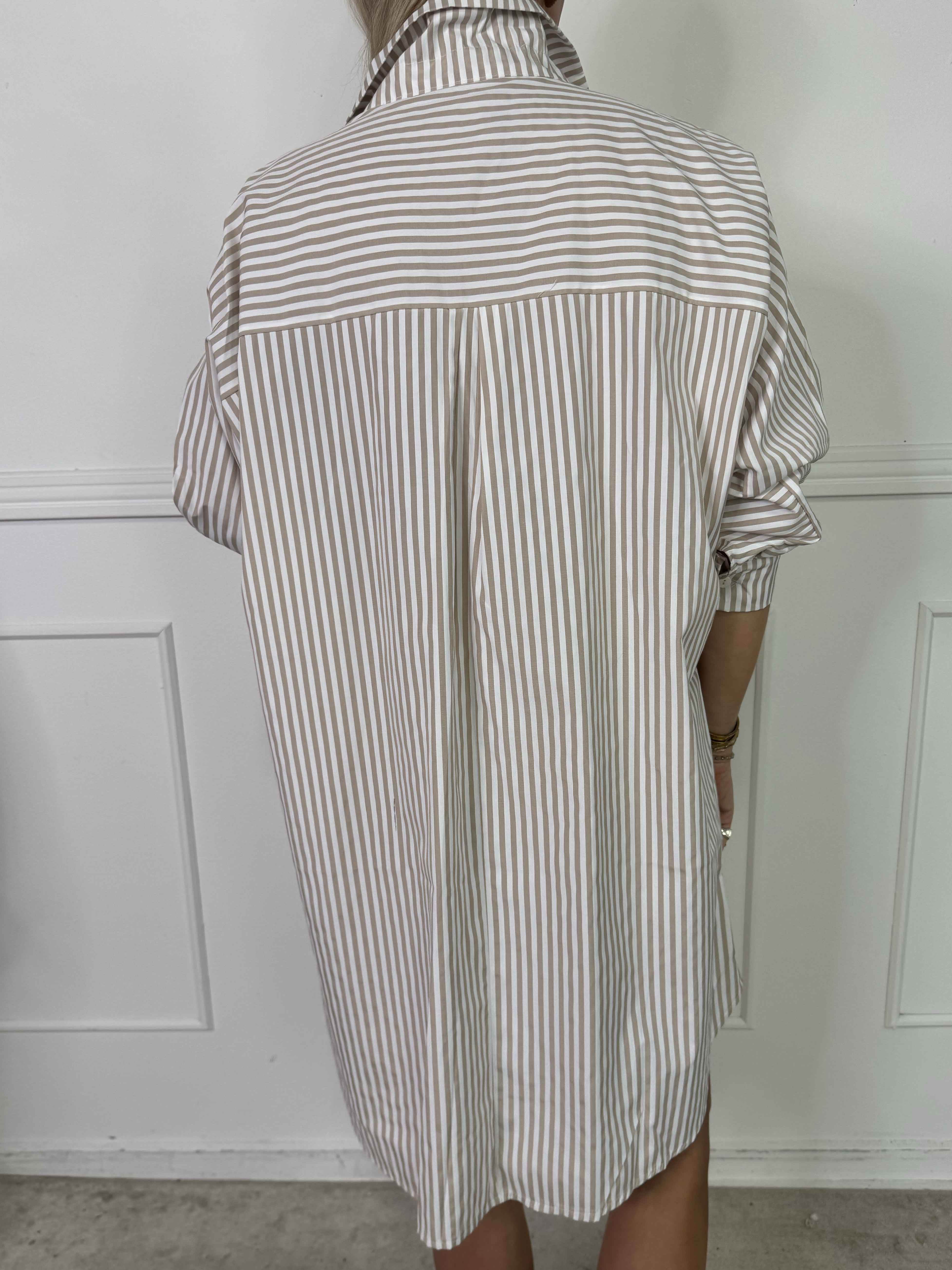 Ingrid - Sød skjortekjole med striber