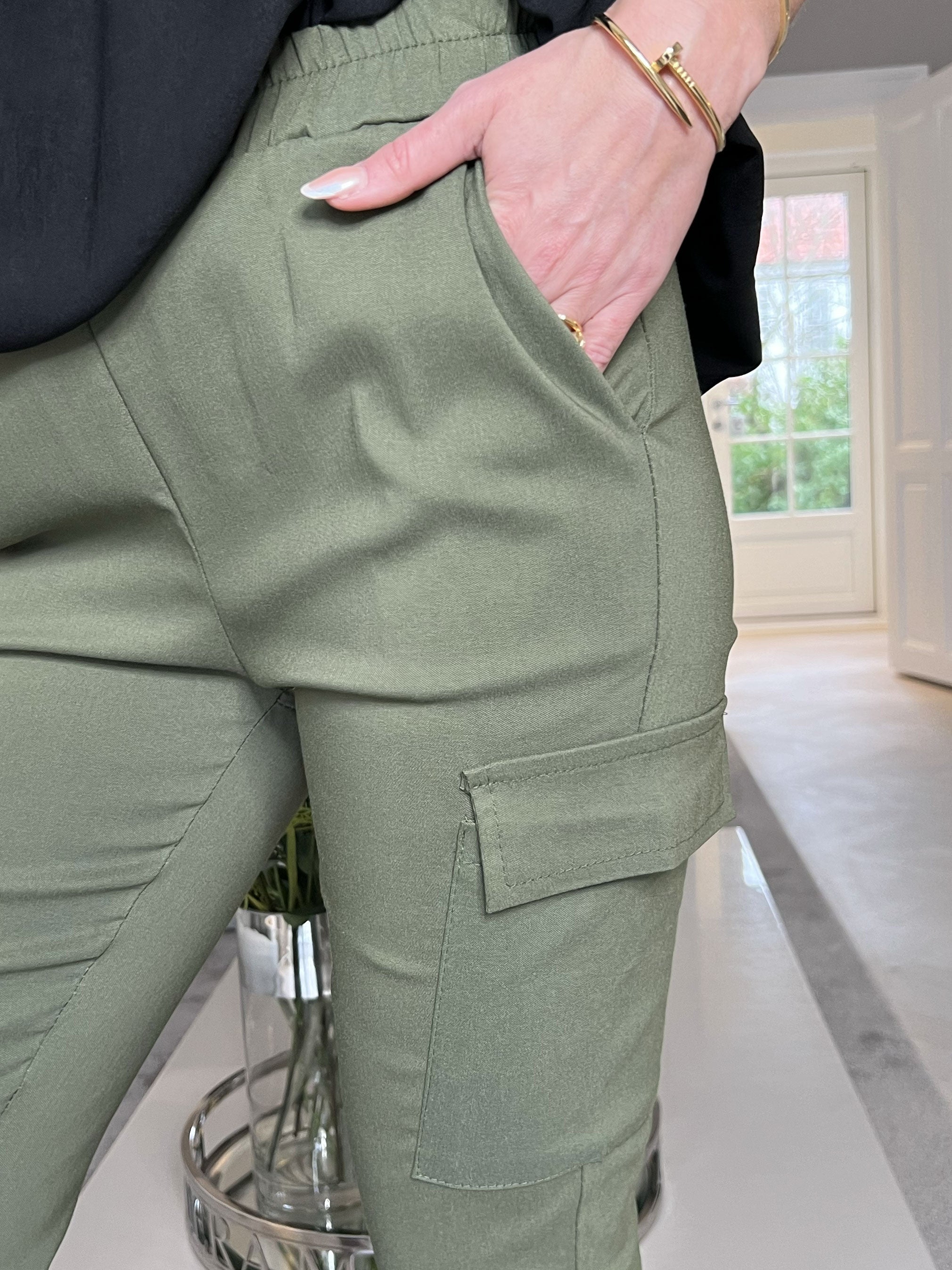 Isabella - Cargo byxor med fickor - Black