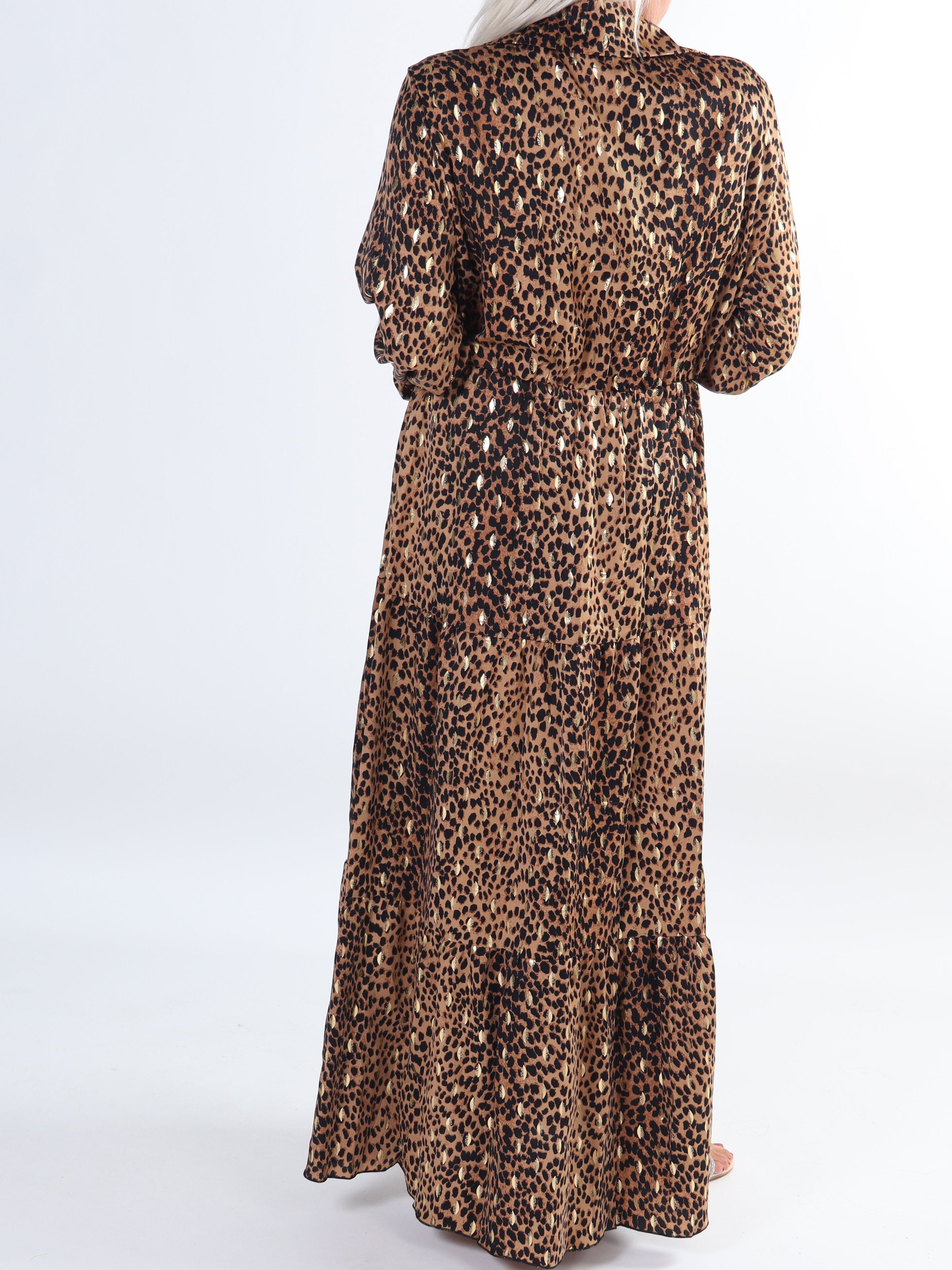 Jamilah - Plus size klänning i lager på lager look med gulddetaljer