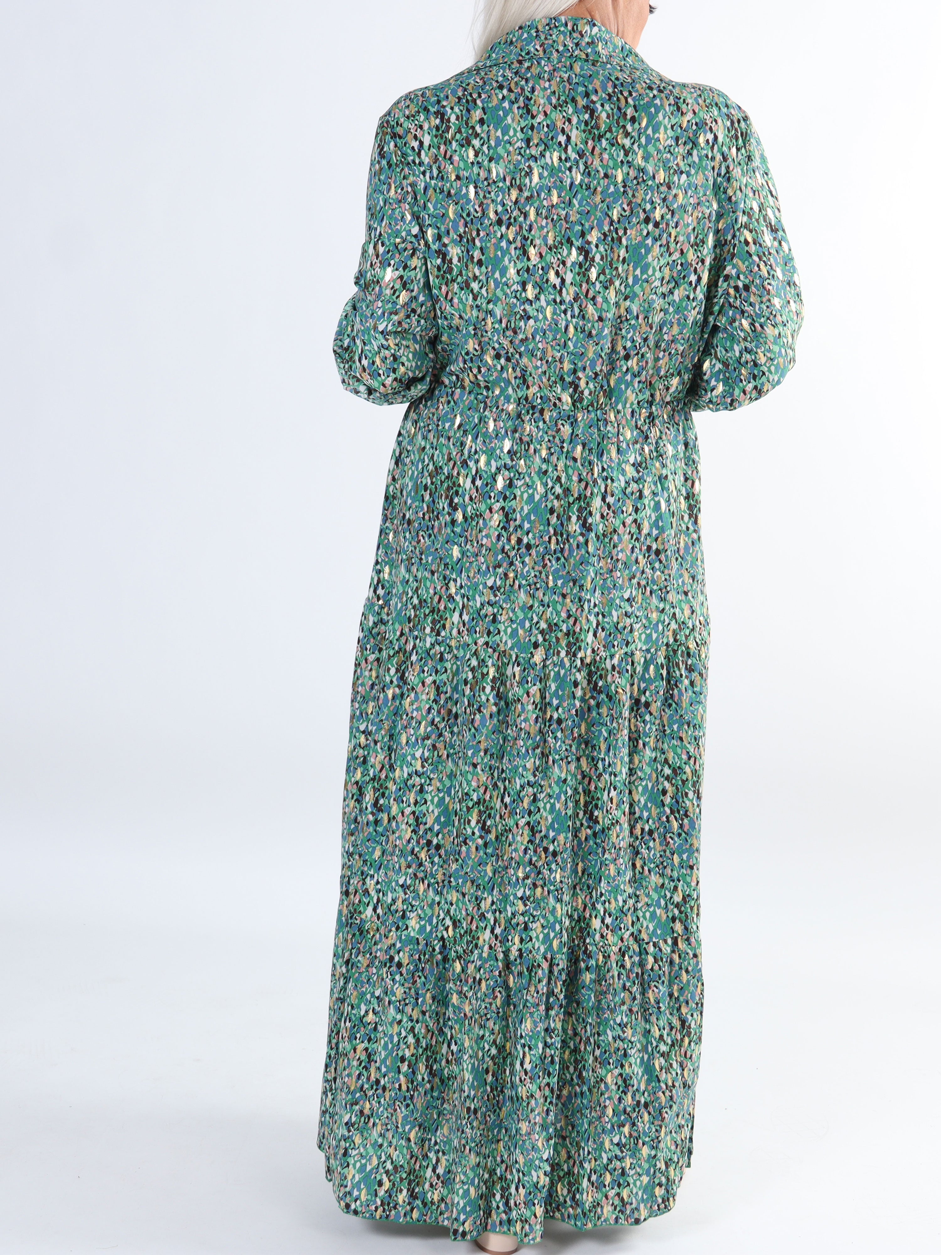 Jamilah - Plus size klänning i lager på lager look med gulddetaljer