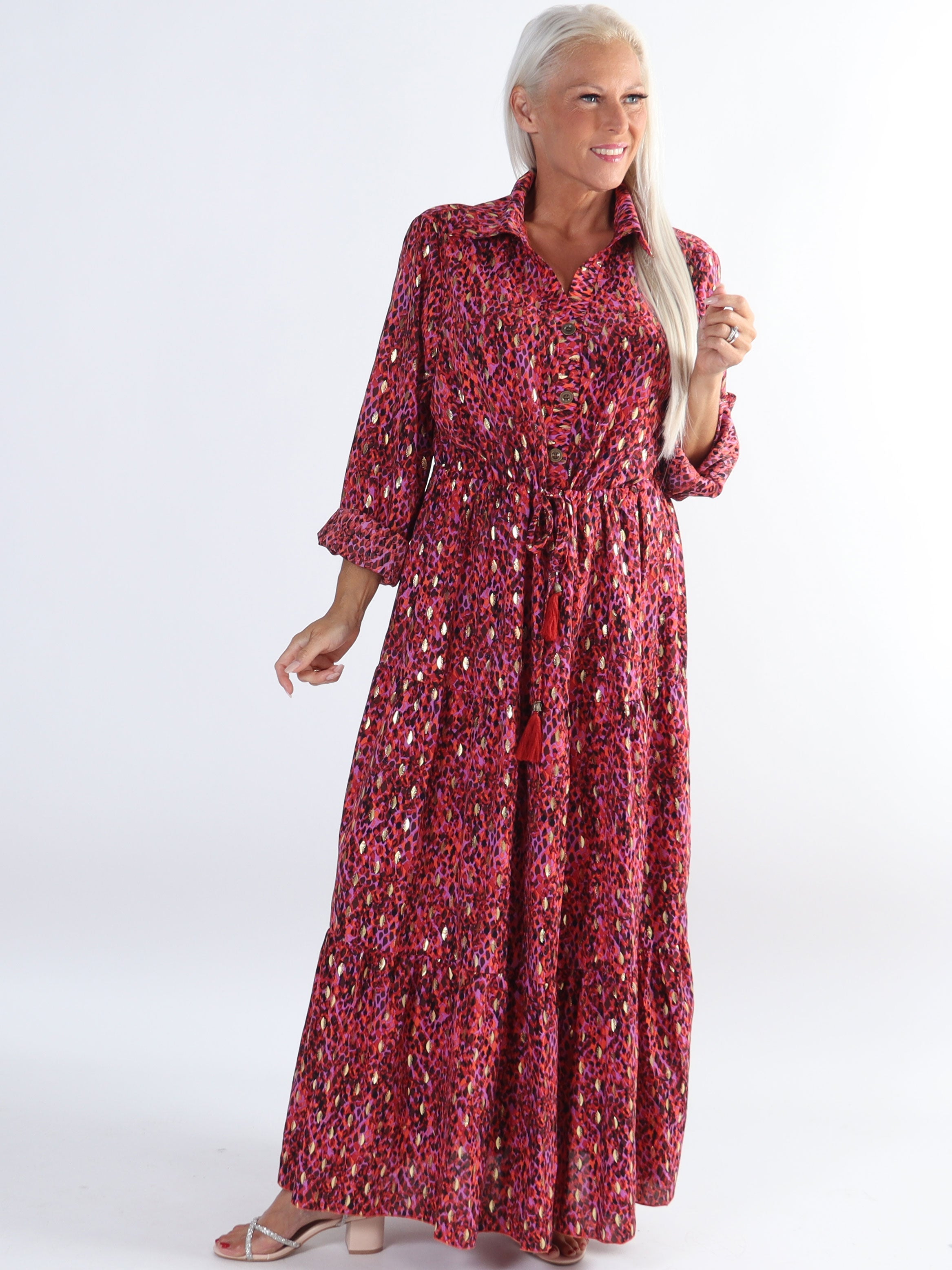 Jamilah - Plus size klänning i lager på lager look med gulddetaljer