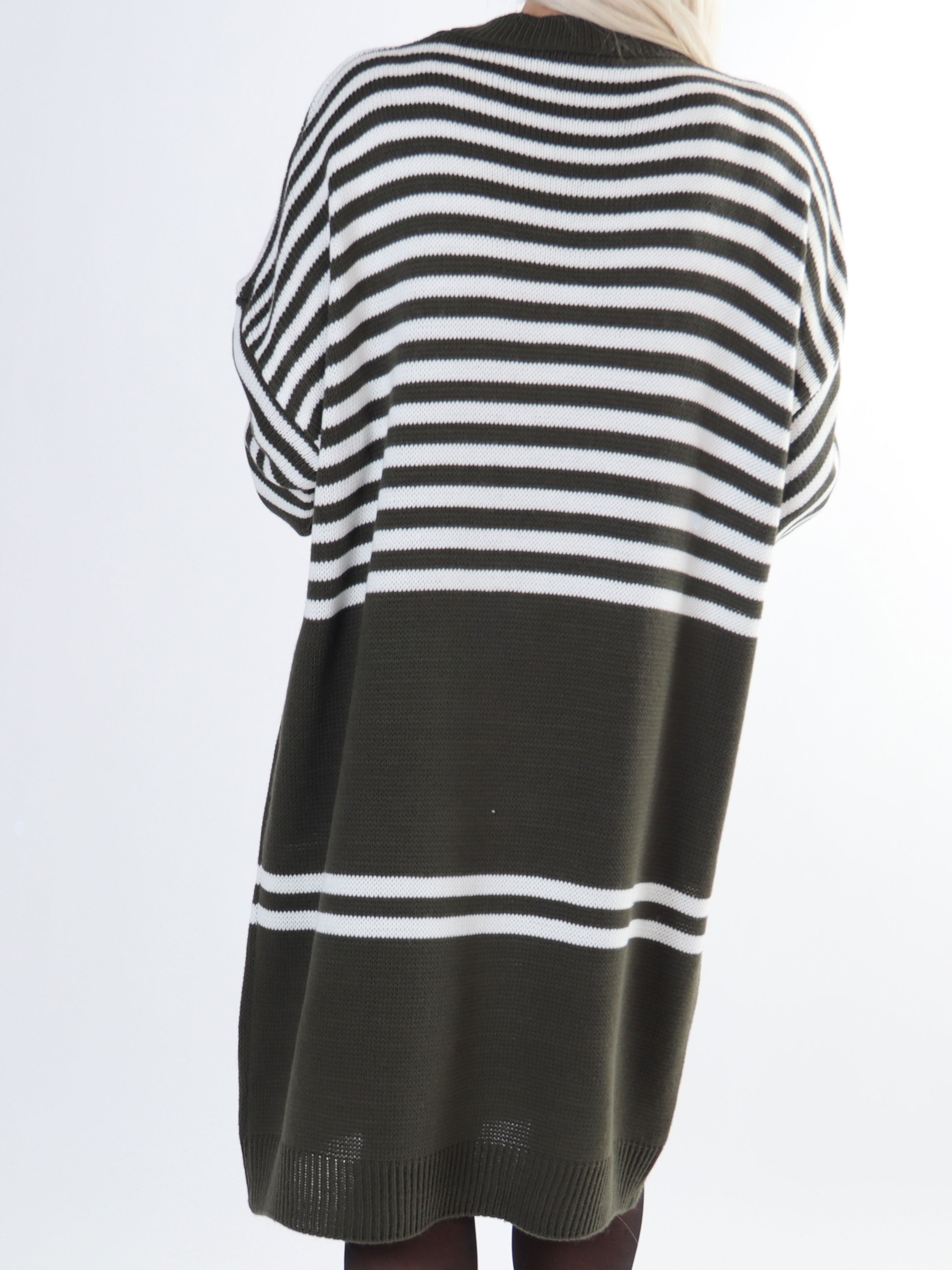 Julietta - Stickad klänning med ränder i stora storlekar