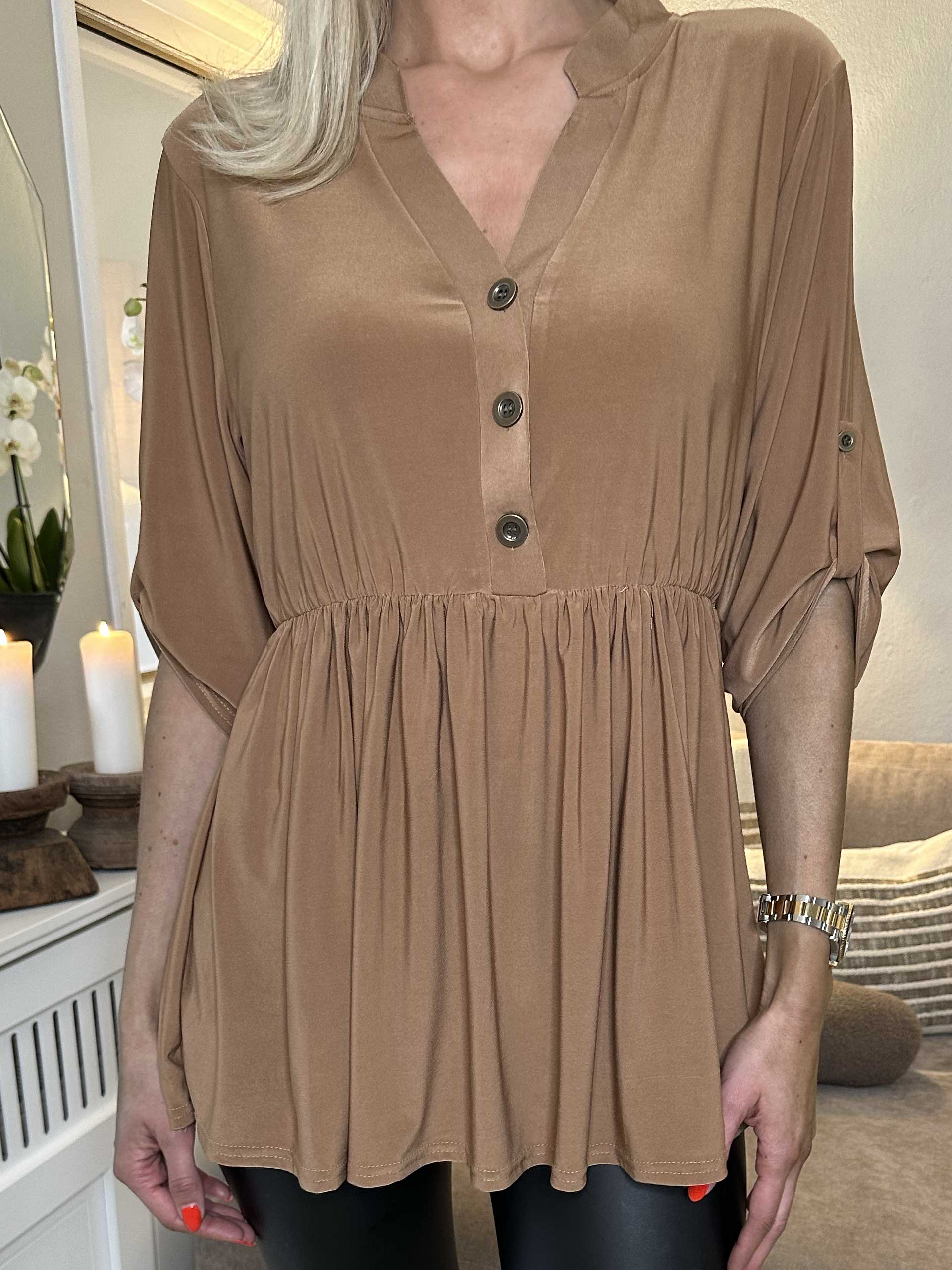 Katja Plain - Elastisk enfärgad tunika med resår i midjan