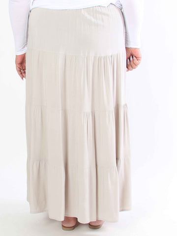 Kayla - Plus size kjol i viskos med lager-på-lager-look