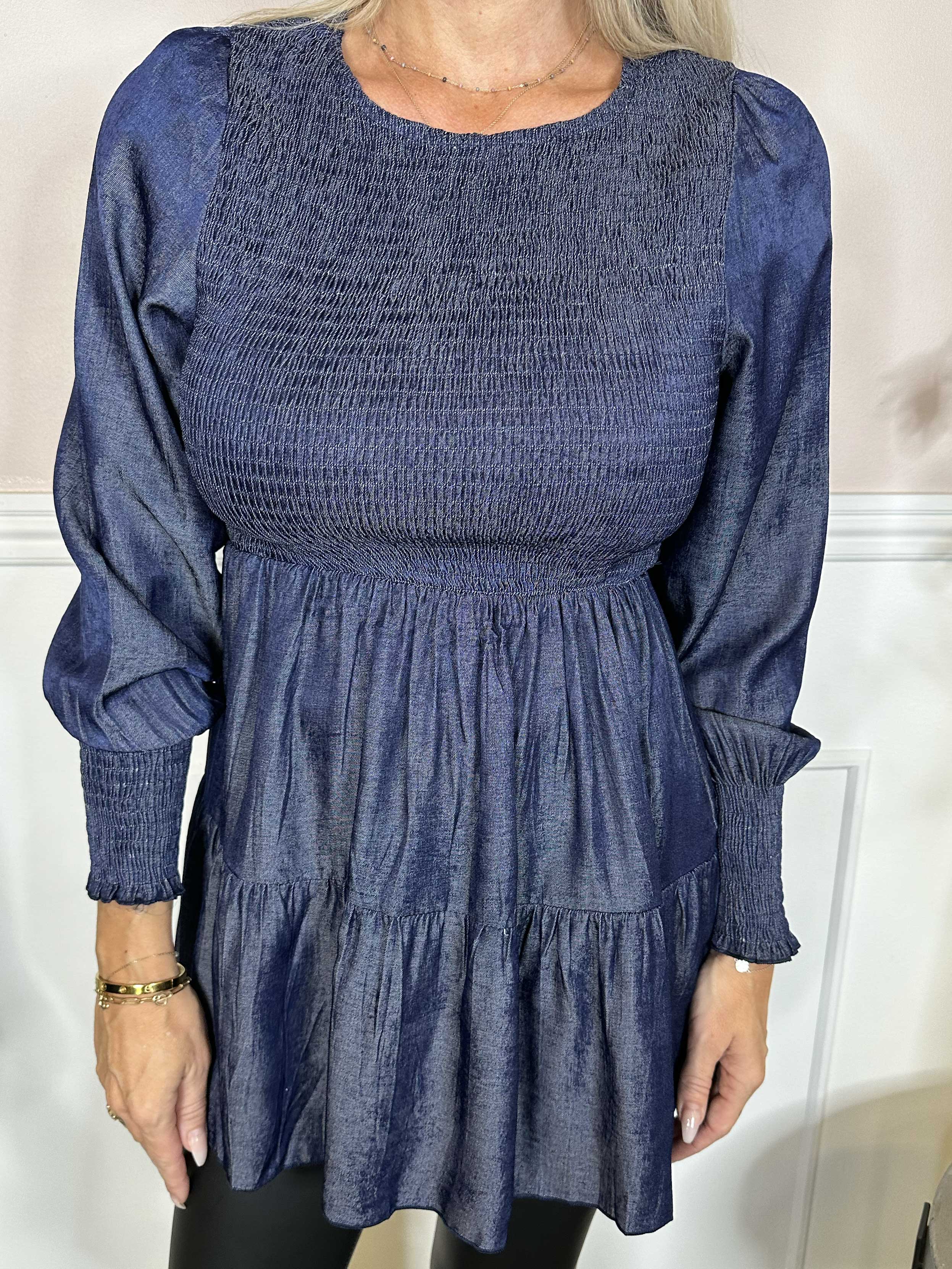 Kelly Denim Shirt - Elastisk blus med smock över bröstet