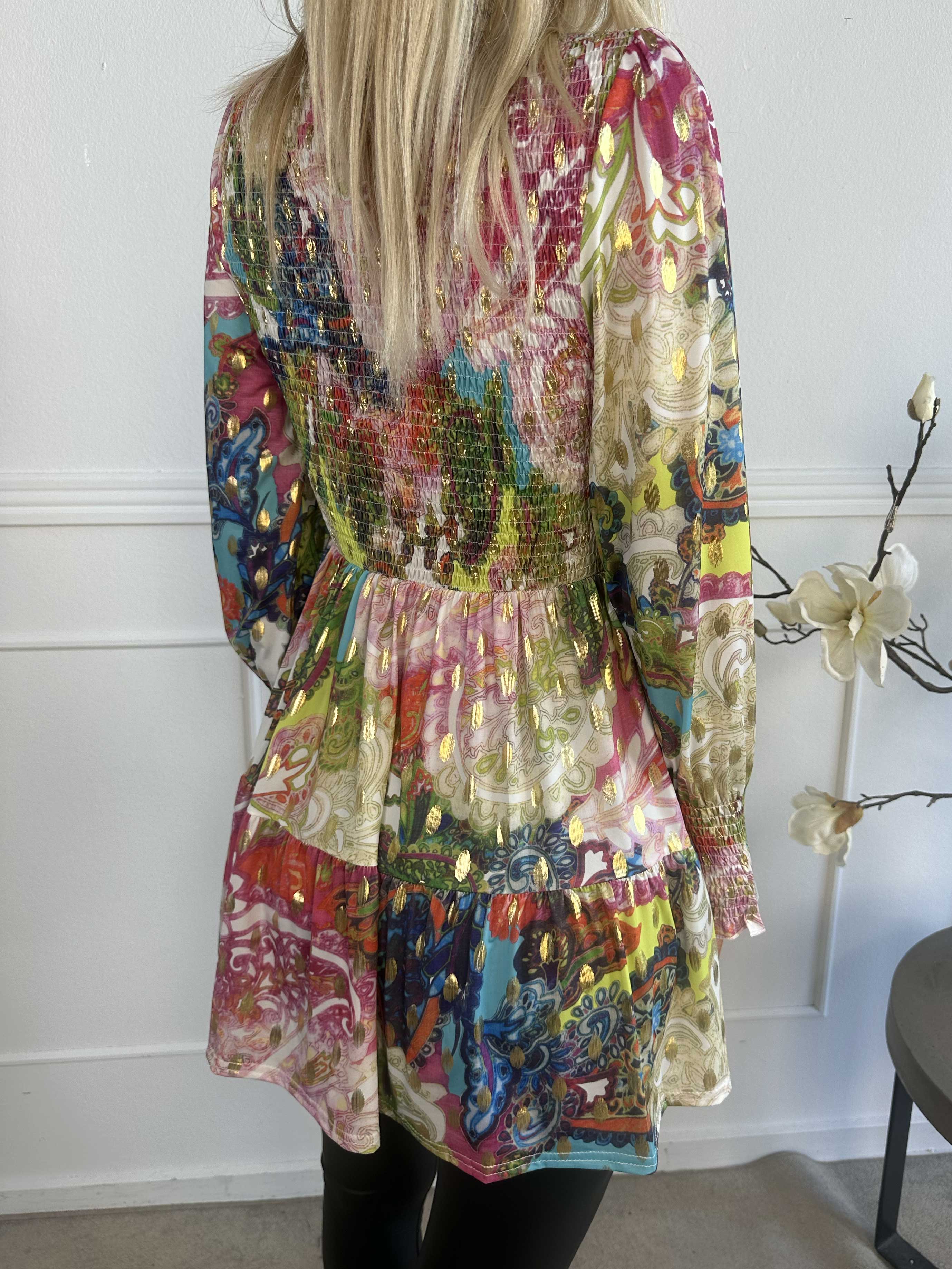 Kelly Elements Shirt - Elastisk blus med smock över bröstet