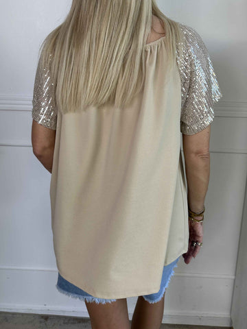 Kim Shirt - Söt och feminin blus med resår och ärmar med glittriga paljetter