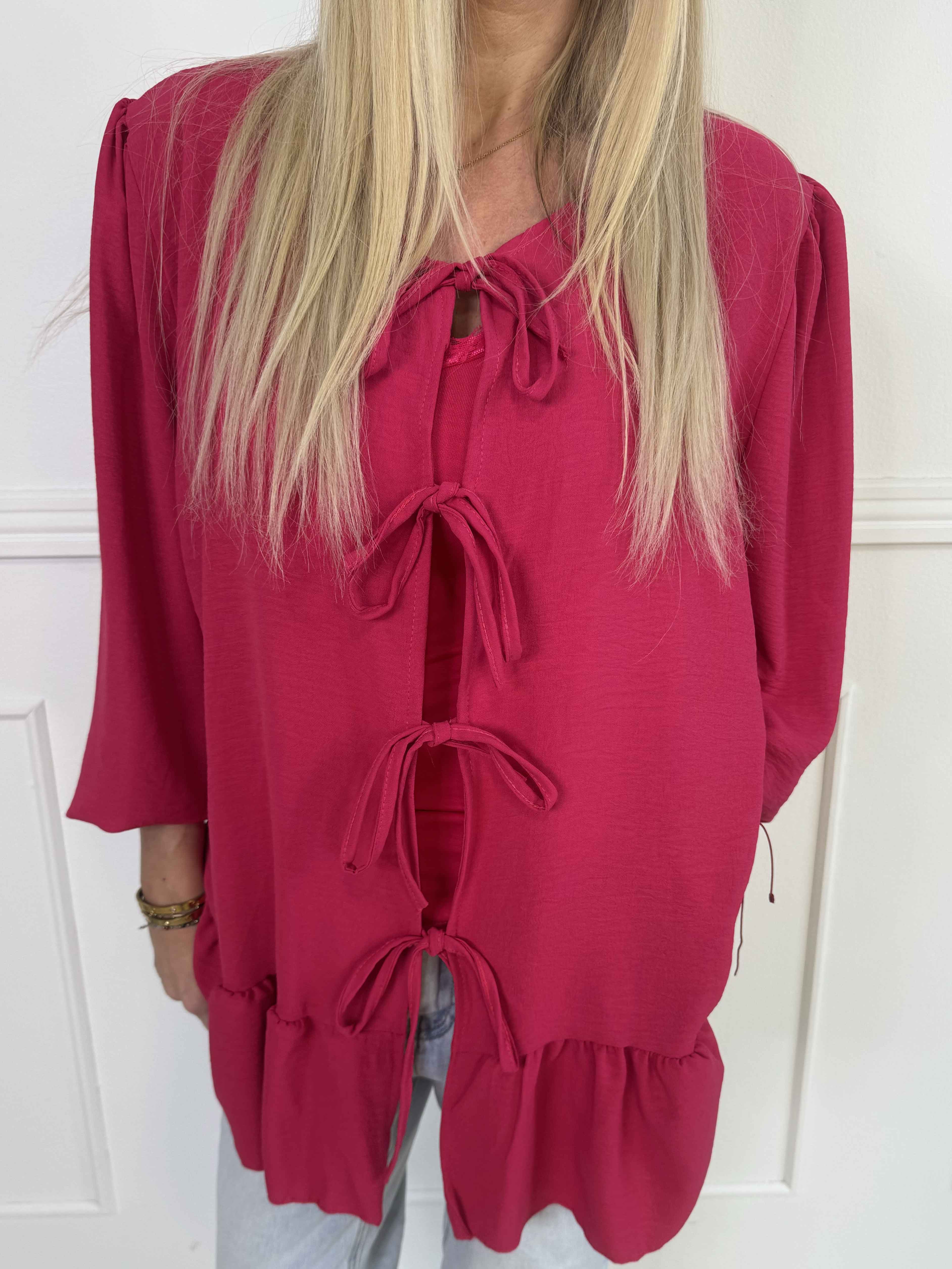 Leslie - Sød tunika i viskose med fine sløjfer foran