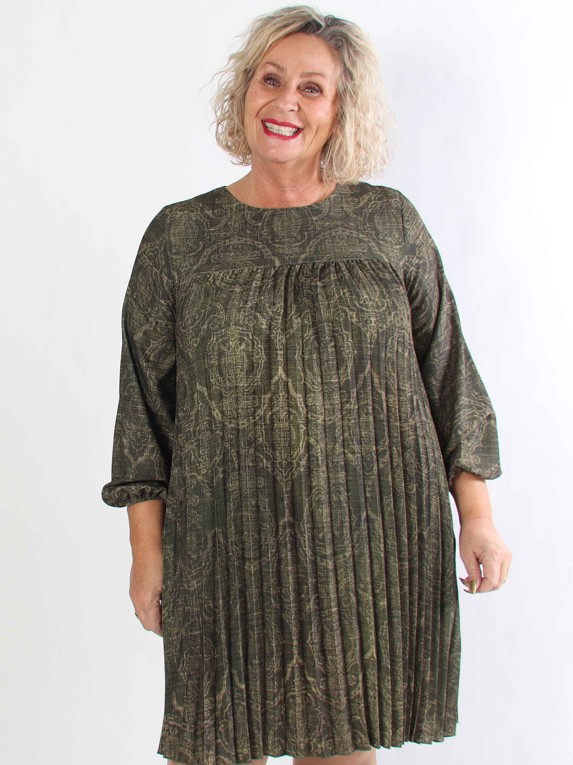 Nancy Royal Short L/S - Plus size kjole med plisseringer og lommer