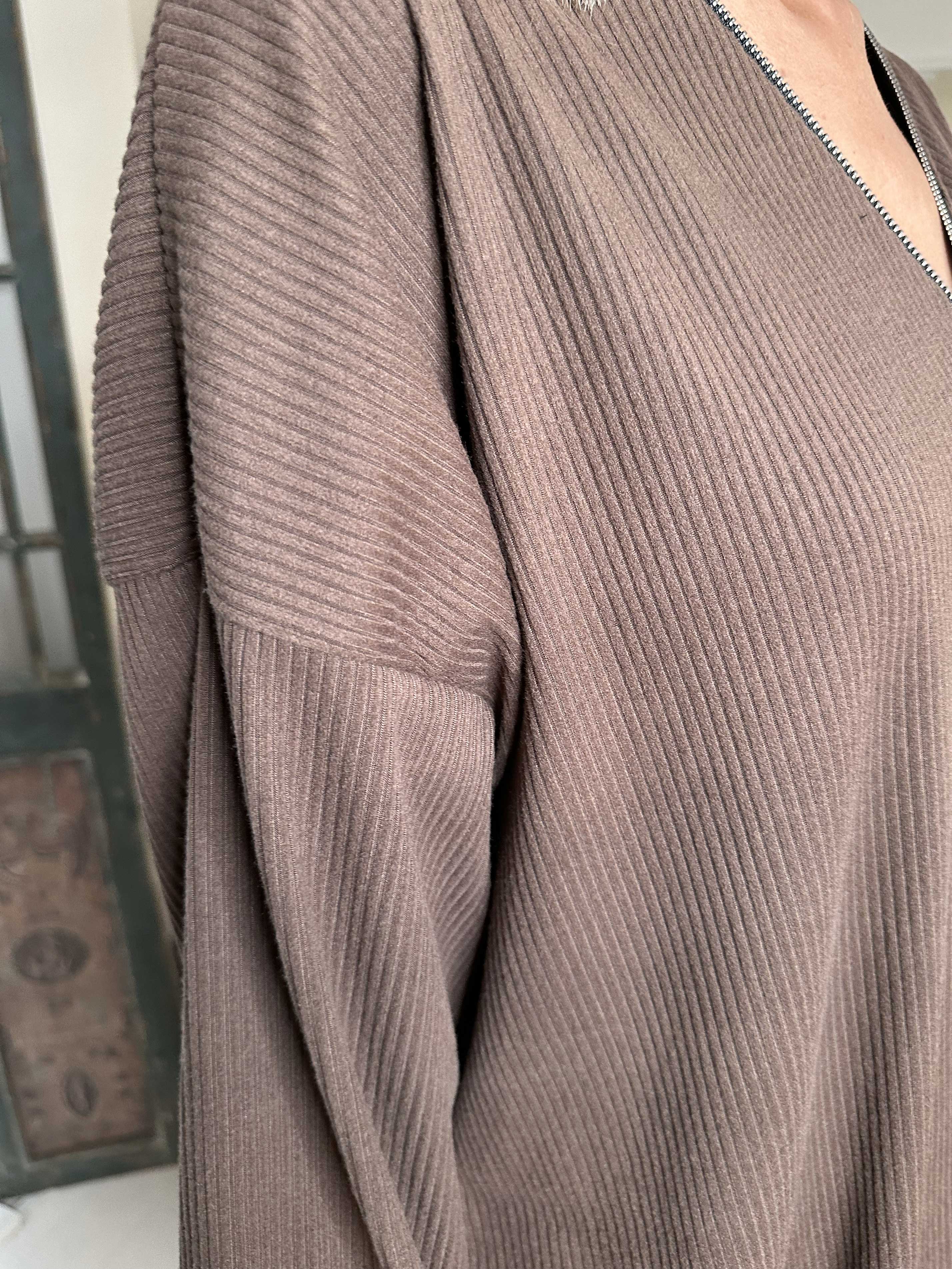 Liana - Mjuk ribbad klänning med dragkedja