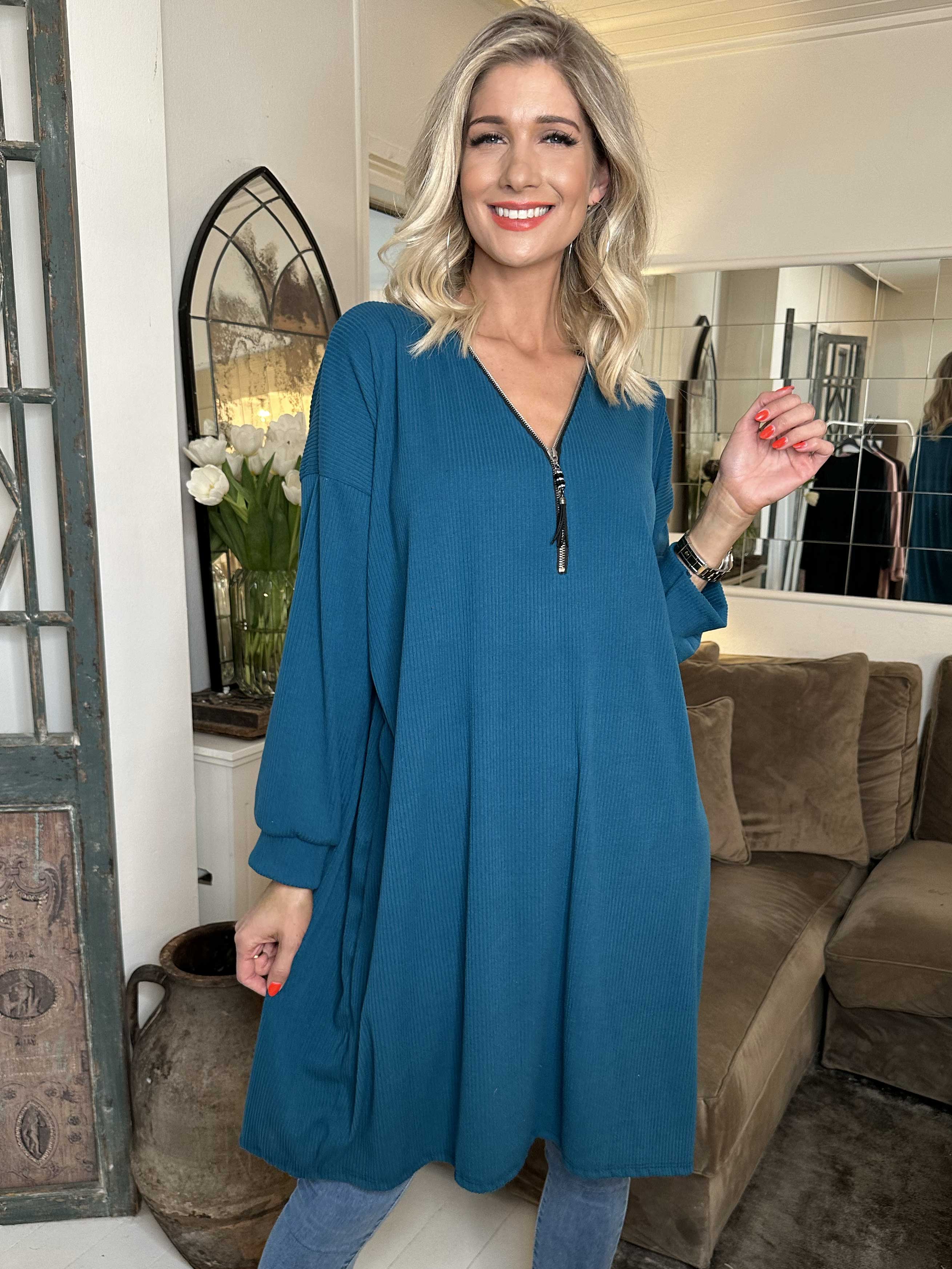 Liana - Mjuk ribbad klänning med dragkedja