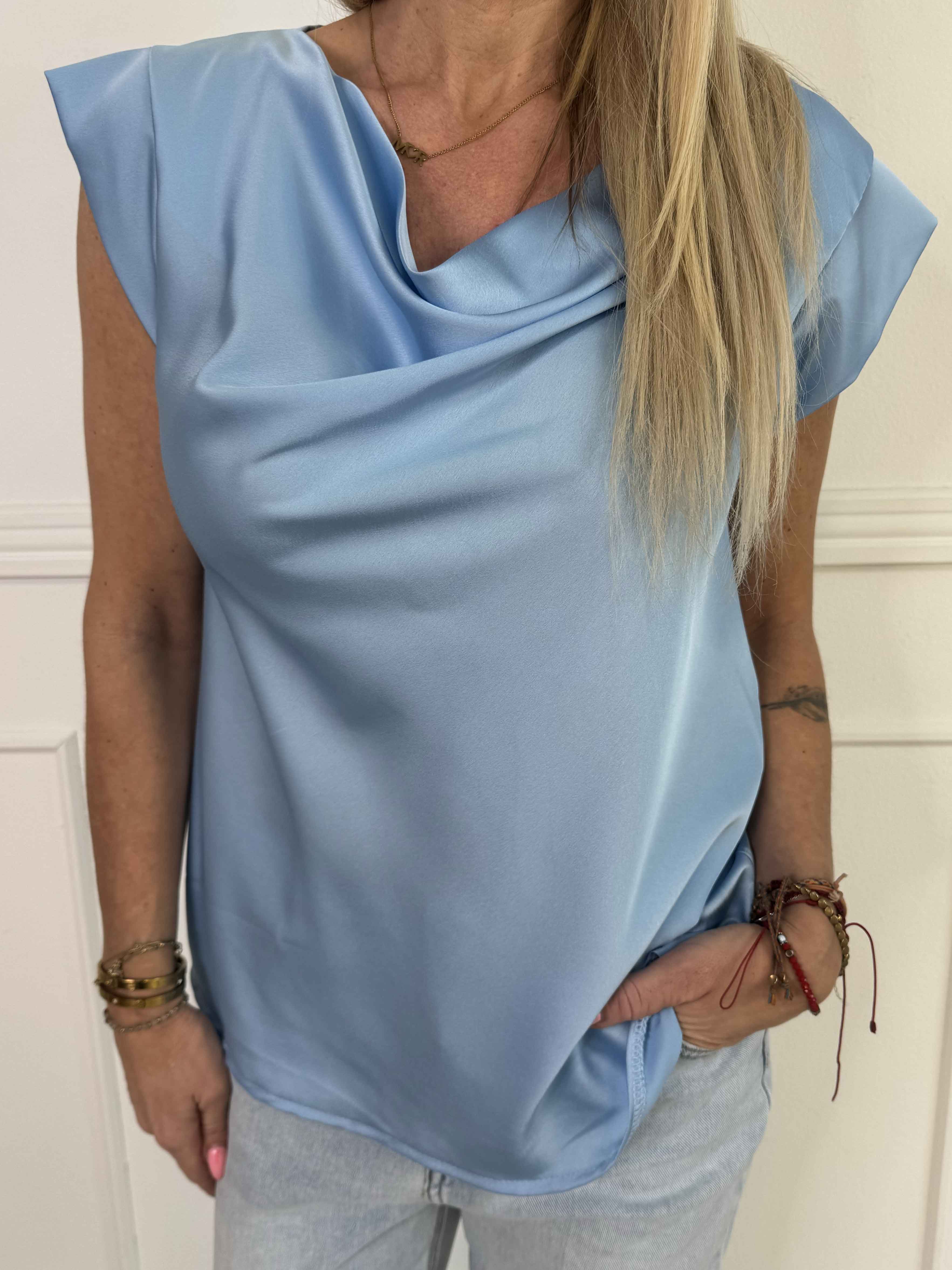 Lisa - Sød blank top med fint fald foran