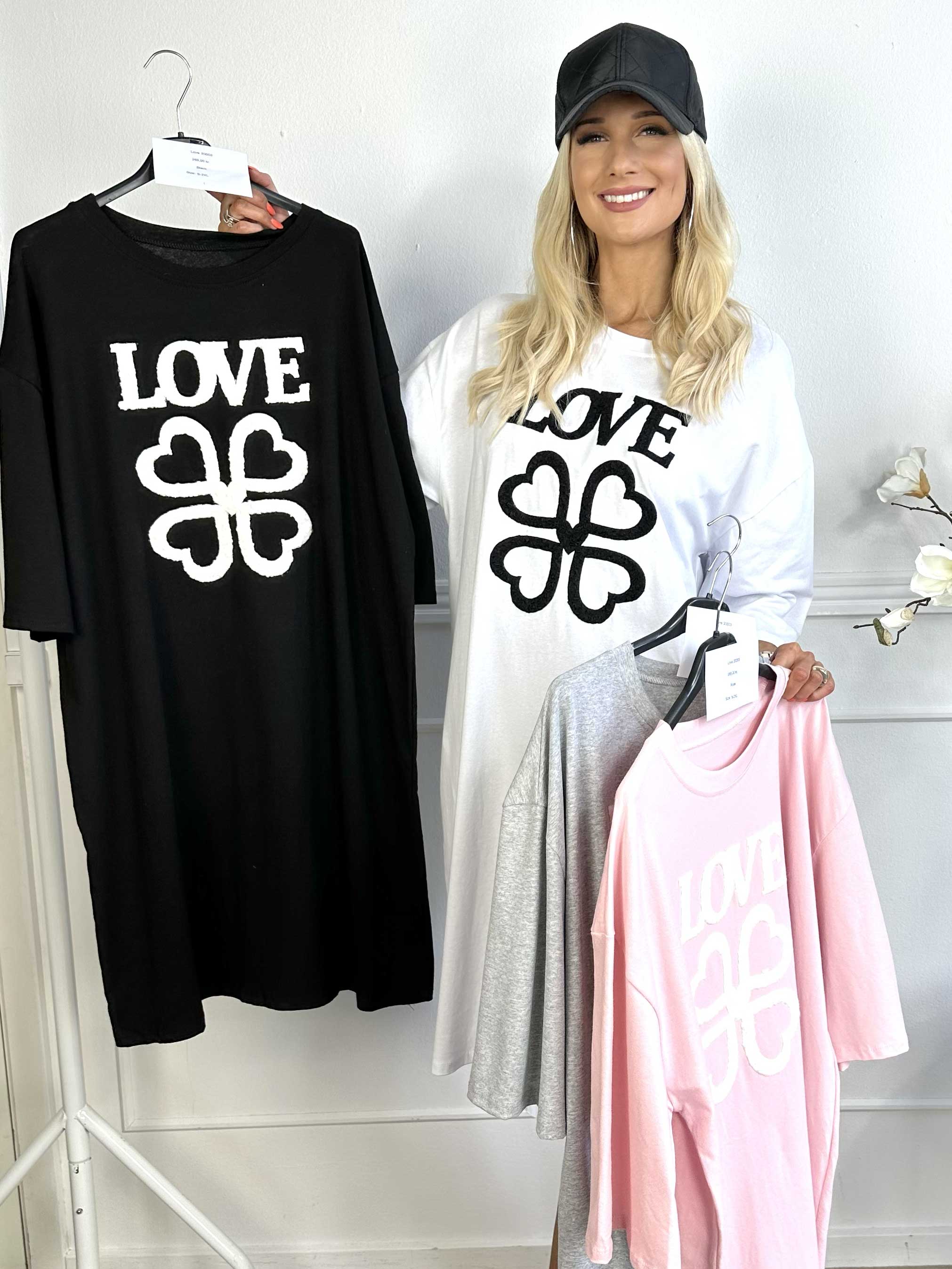 Love - T-shirtklänning i bomull med skrift och hjärtan på framsidan