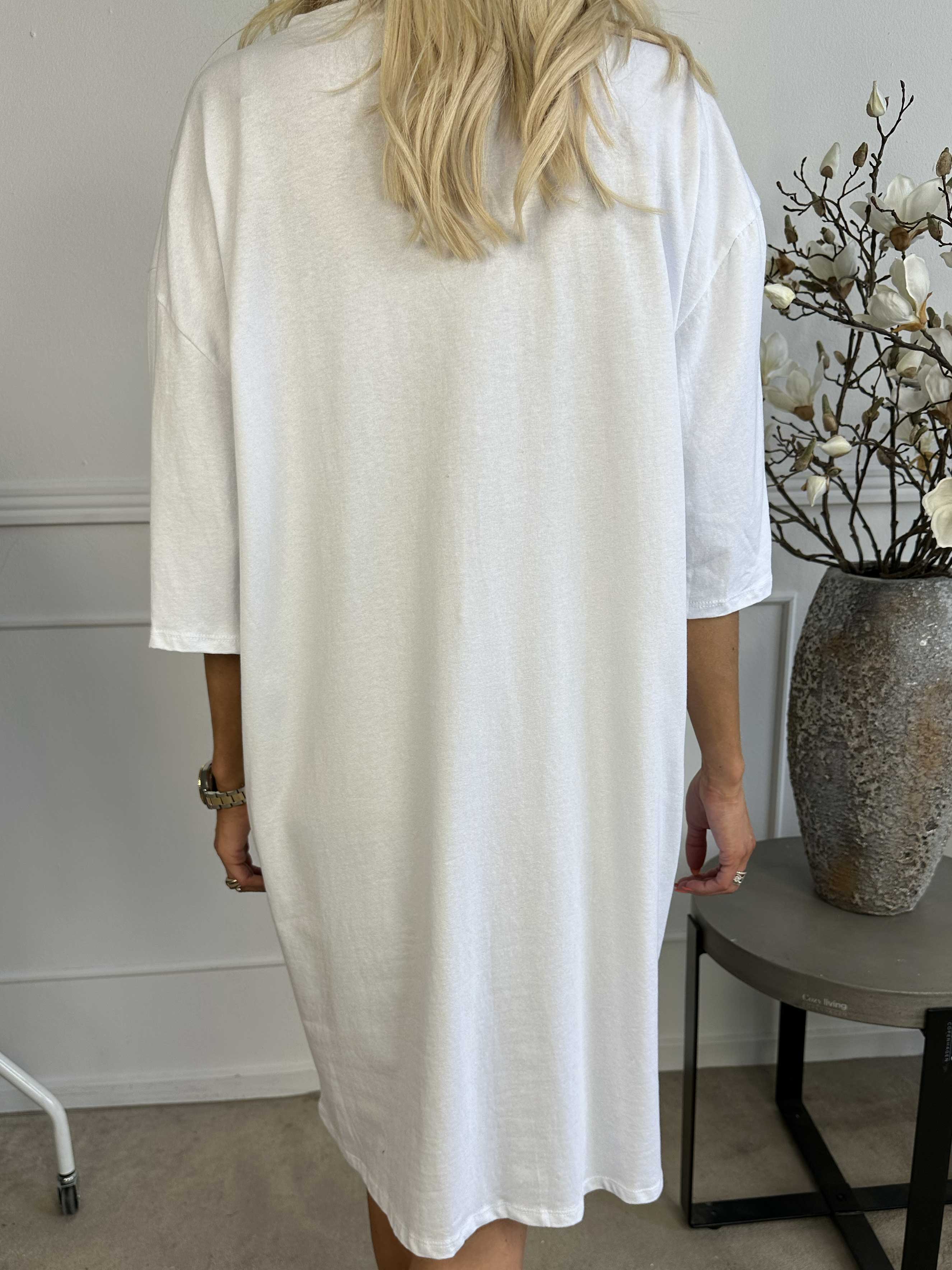 Love - T-shirtklänning i bomull med skrift och hjärtan på framsidan