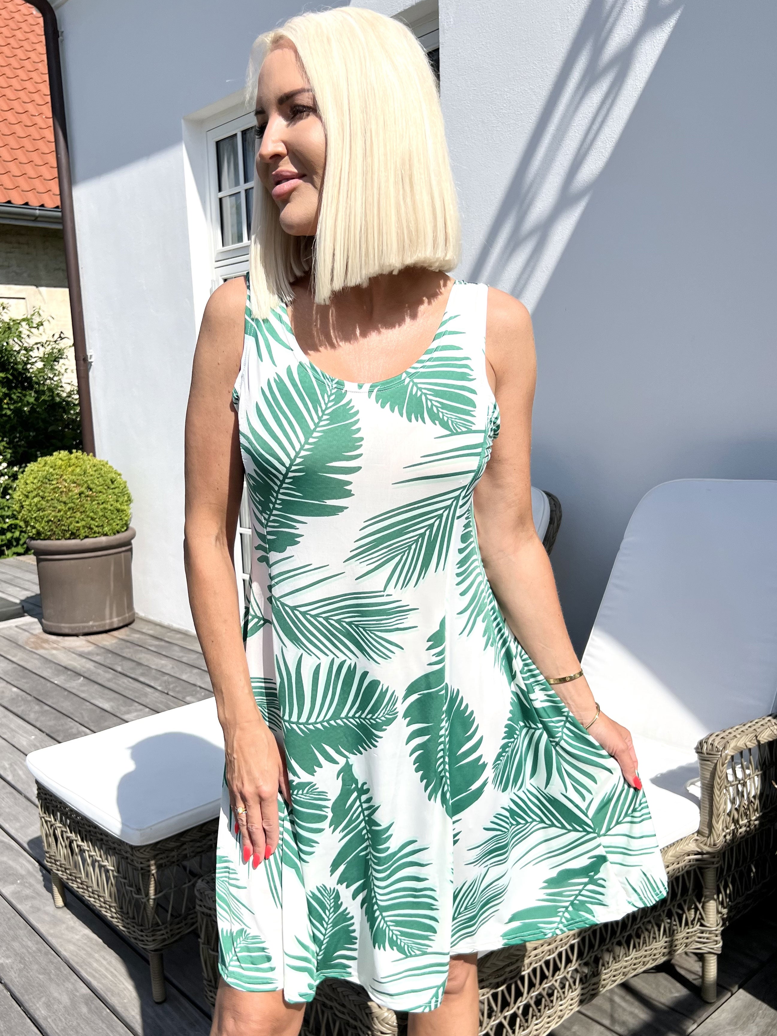 Maj Forest - Söt elastisk sommarklänning med mönster