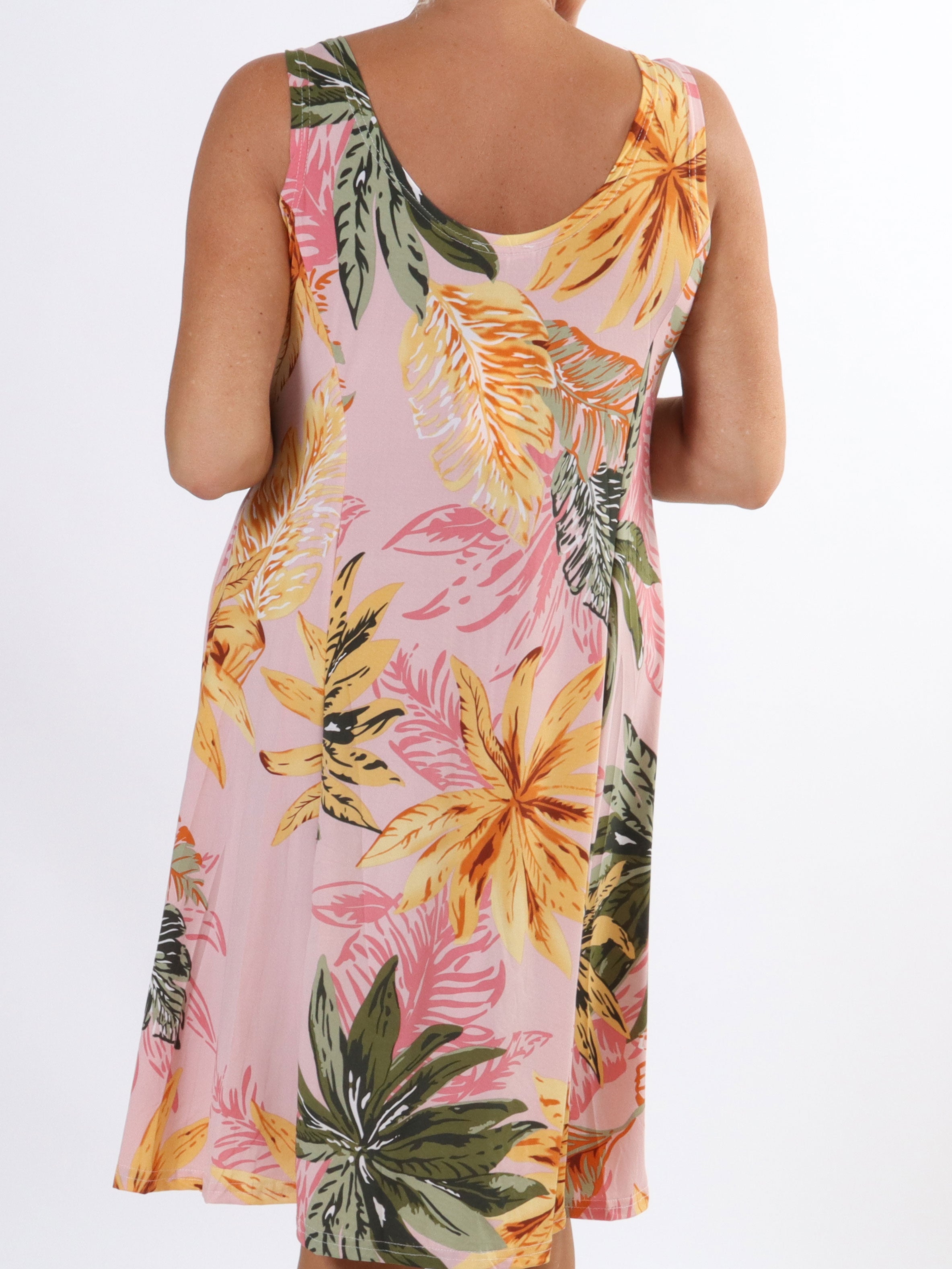 Maj Tropical - Söt elastisk plus size sommarklänning med mönster