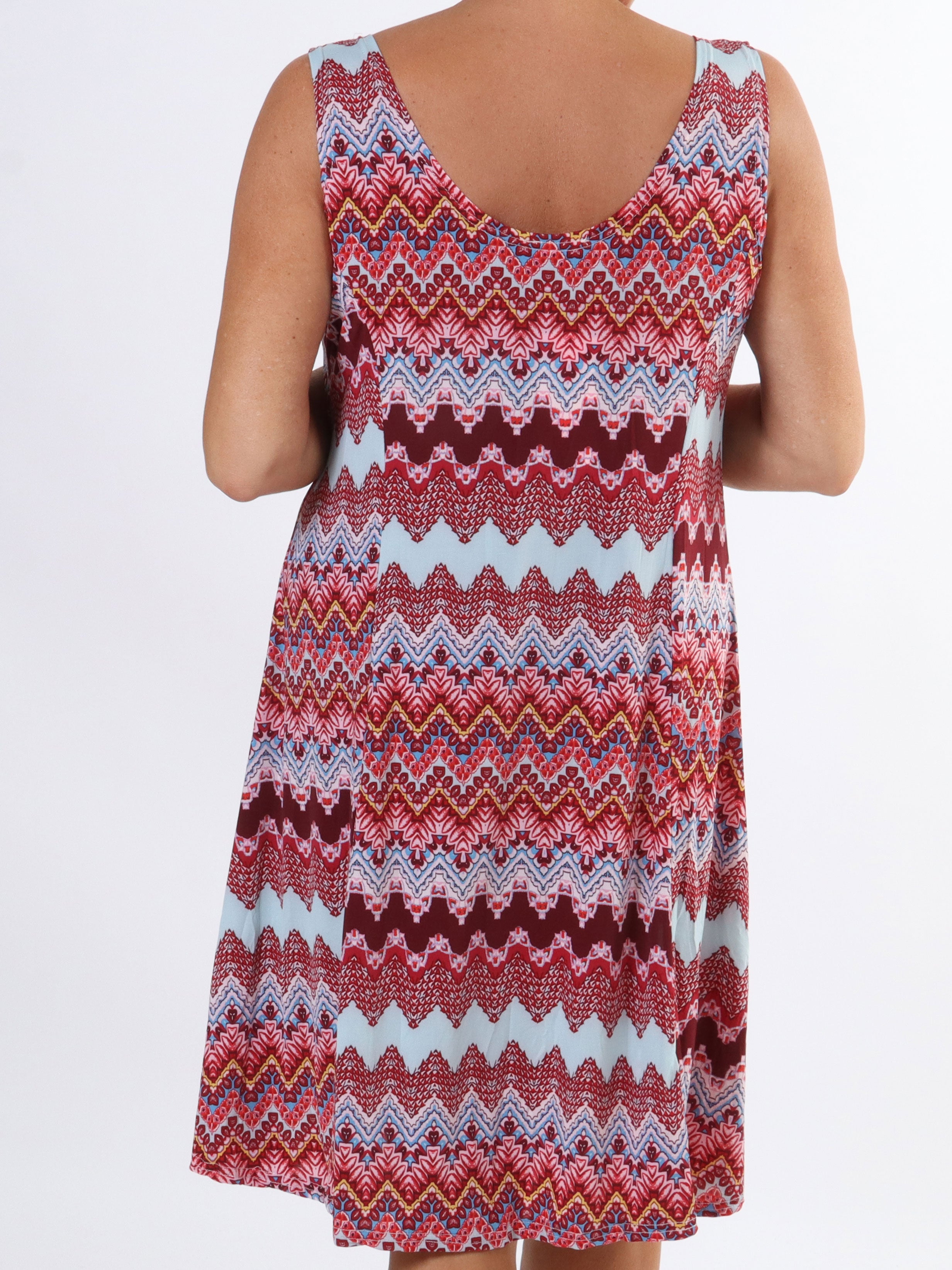 Maj Zigzag - Söt elastisk plus size sommarklänning med mönster