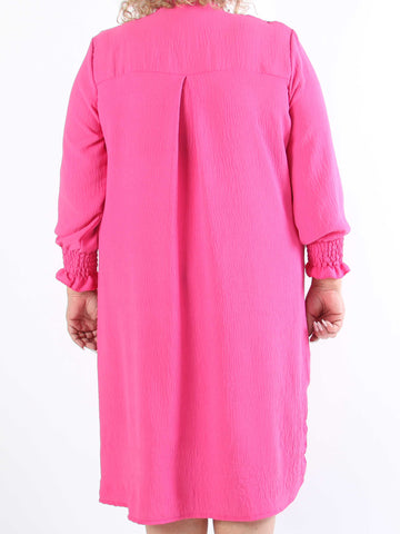 Marisol - Söt plus size-klänning med smock och v-ringning