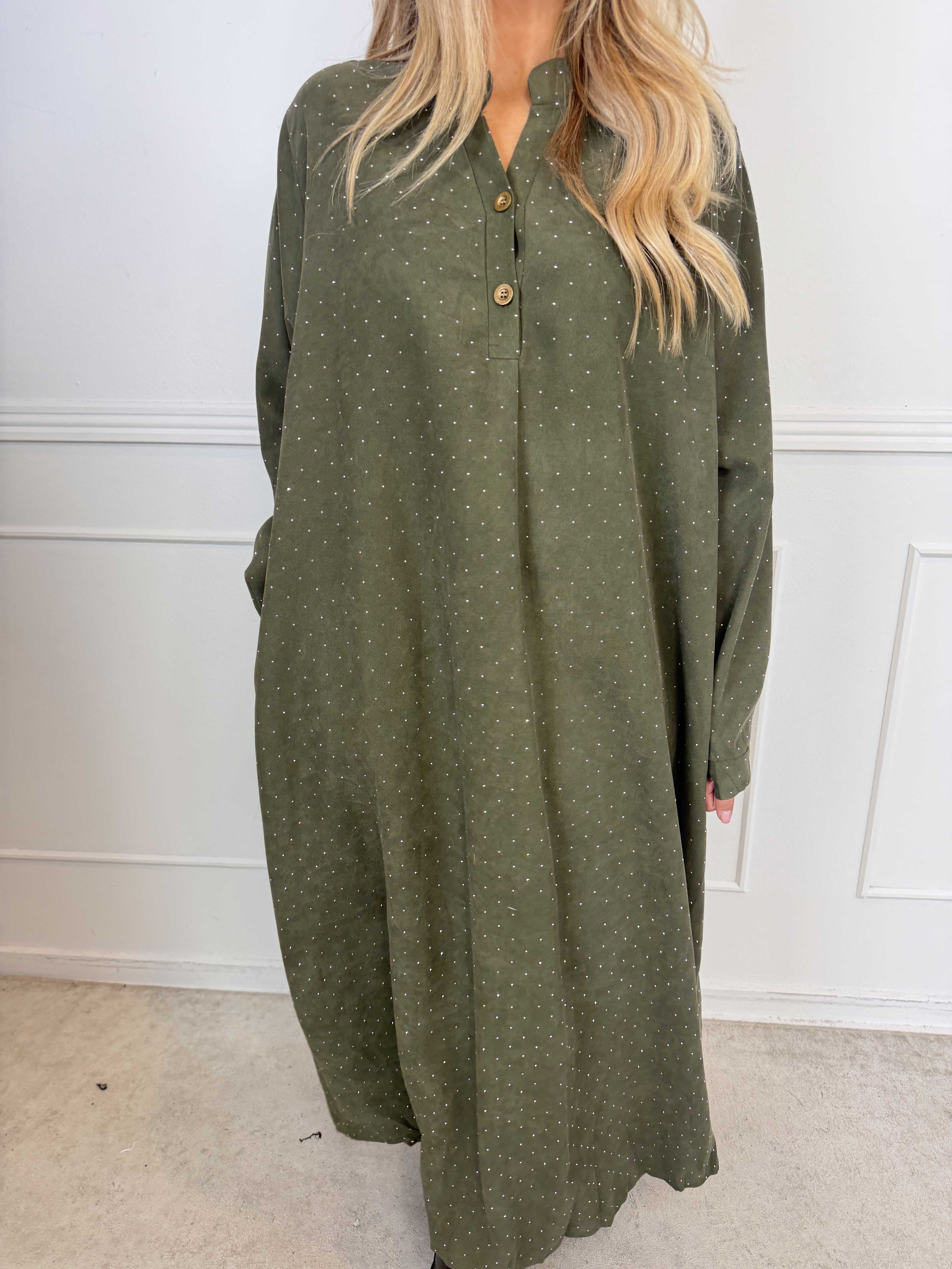 Margaux - Lång och elegant klänning i mjuk babysammet med fina, glittrande strass