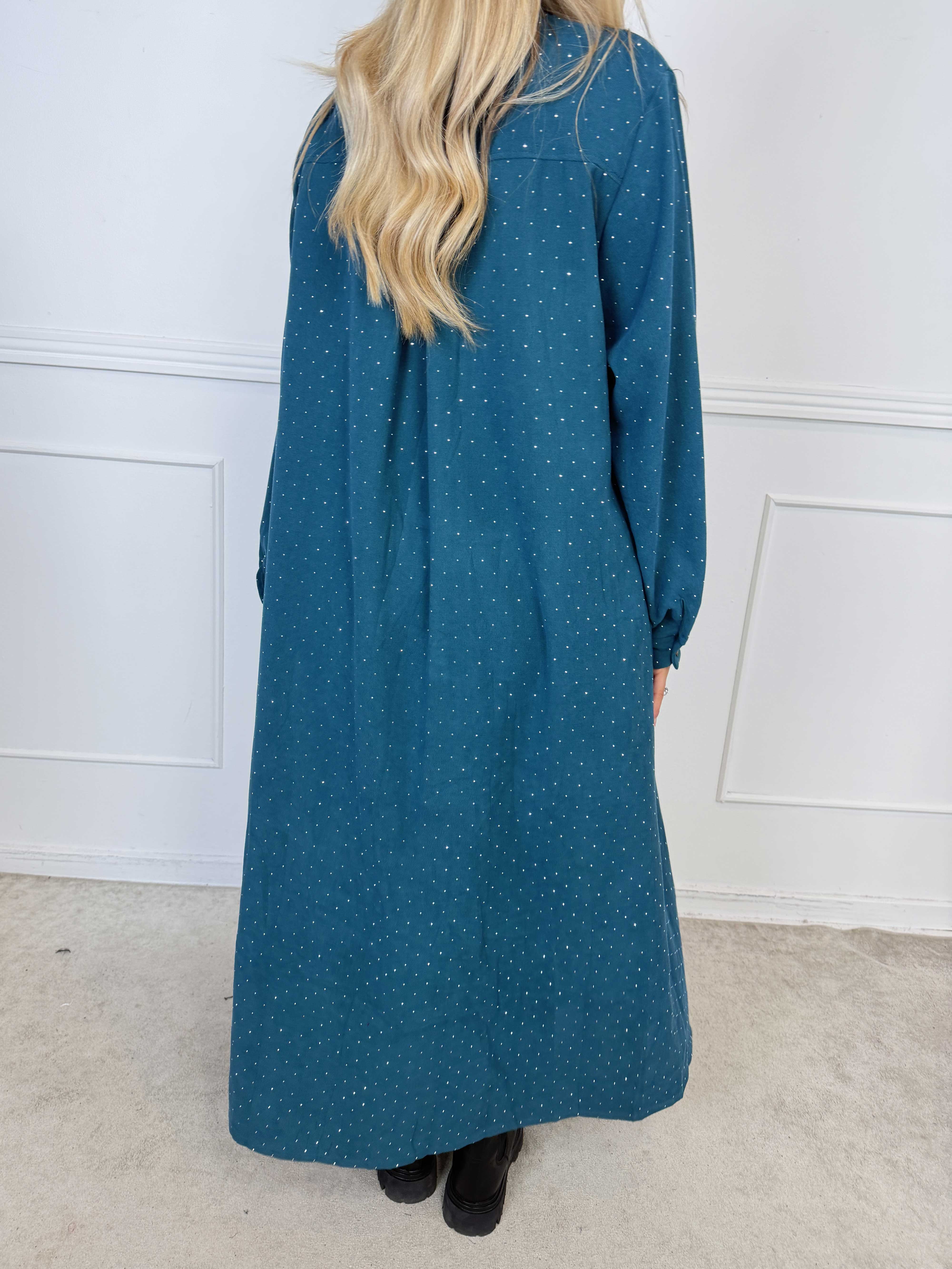 Margaux - Lång och elegant klänning i mjuk babysammet med fina, glittrande strass