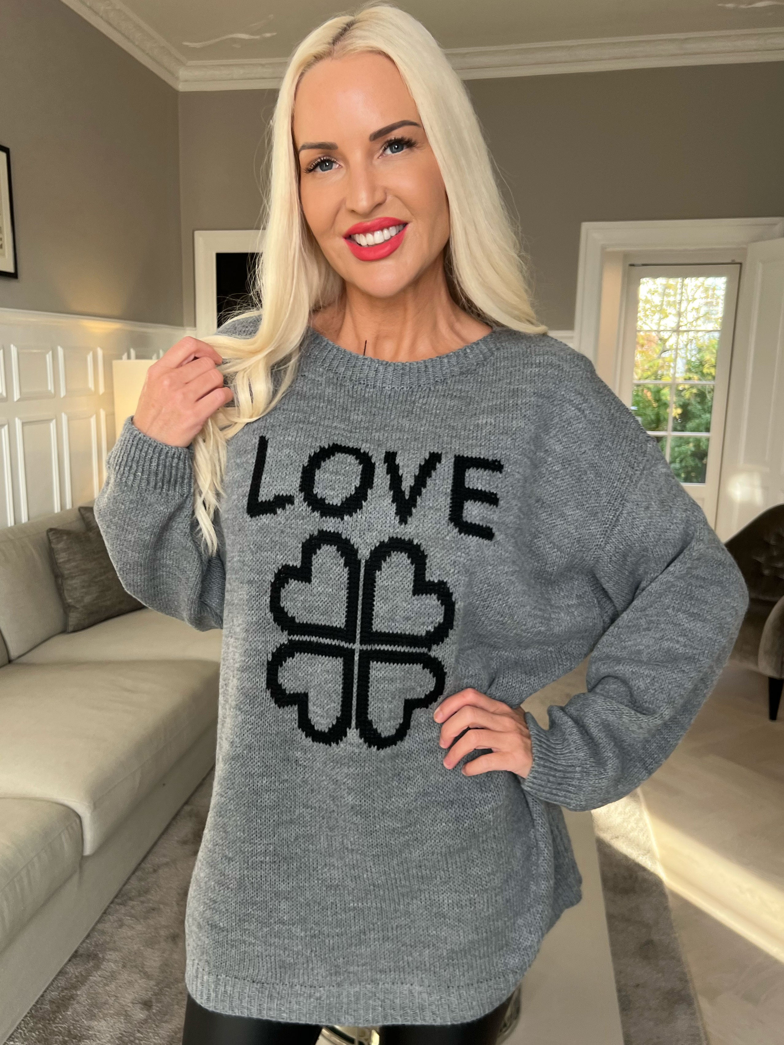 Mia - Stickad blus med fyrklövermotiv